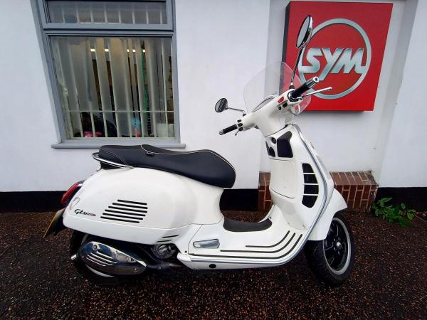 Piaggio Vespa GTS 125 125 Super Scooter (2011 - )