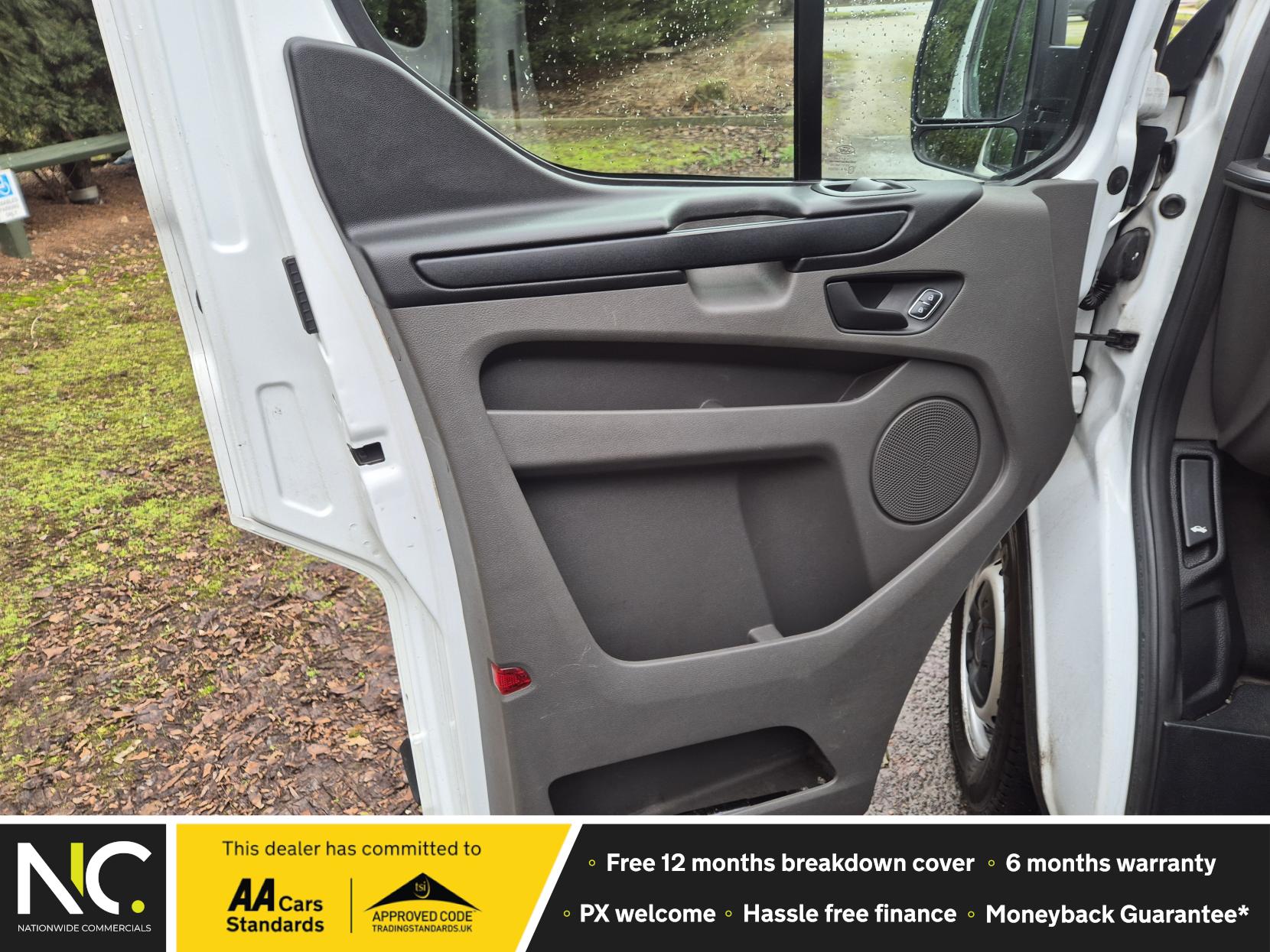 Ford Transit Custom 2.0 320 EcoBlue Leader Kombi Double Cab 5dr Diesel Manual L2 H1 Euro 6 (s/s) (130 ps)