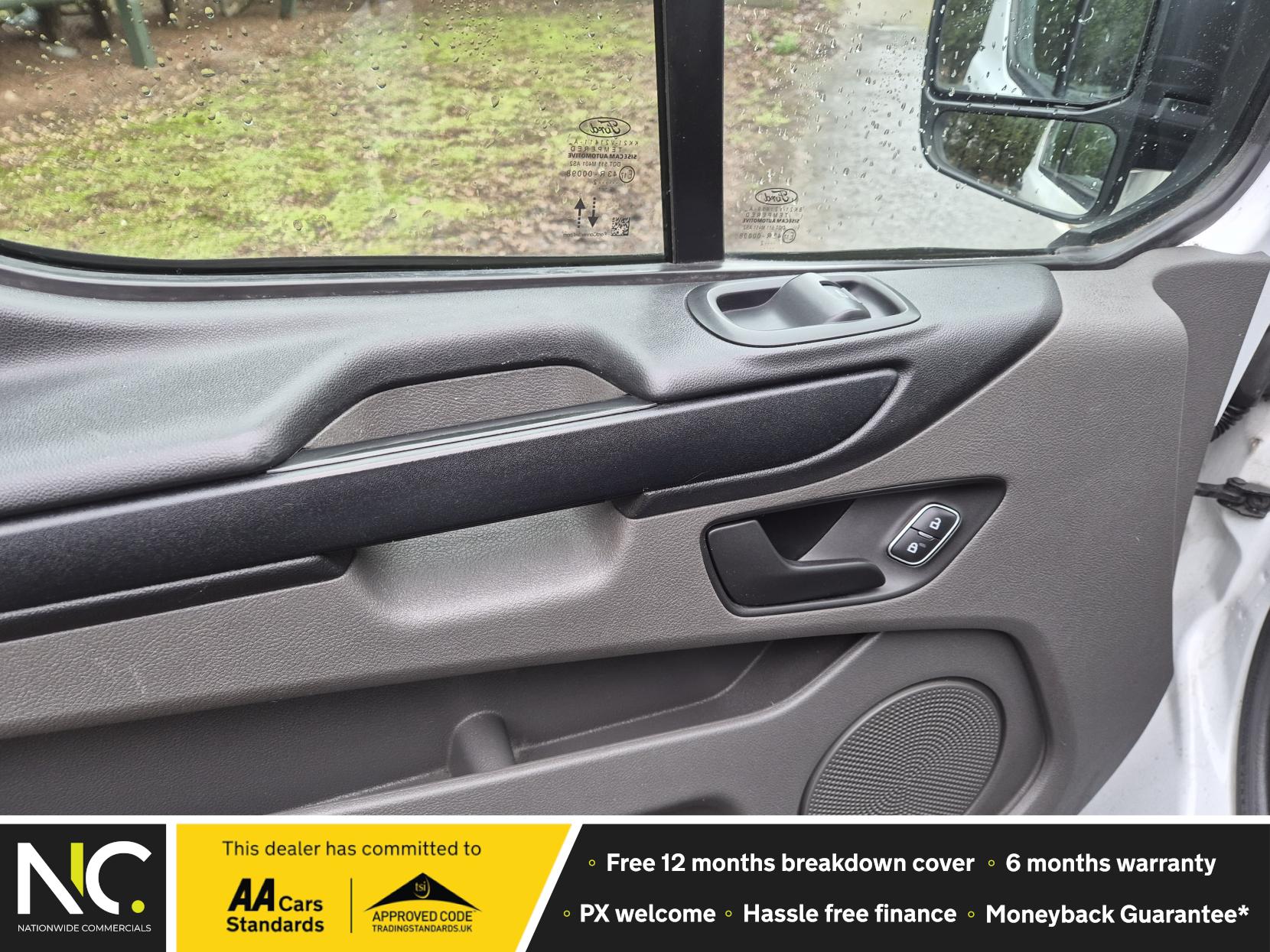 Ford Transit Custom 2.0 320 EcoBlue Leader Kombi Double Cab 5dr Diesel Manual L2 H1 Euro 6 (s/s) (130 ps)