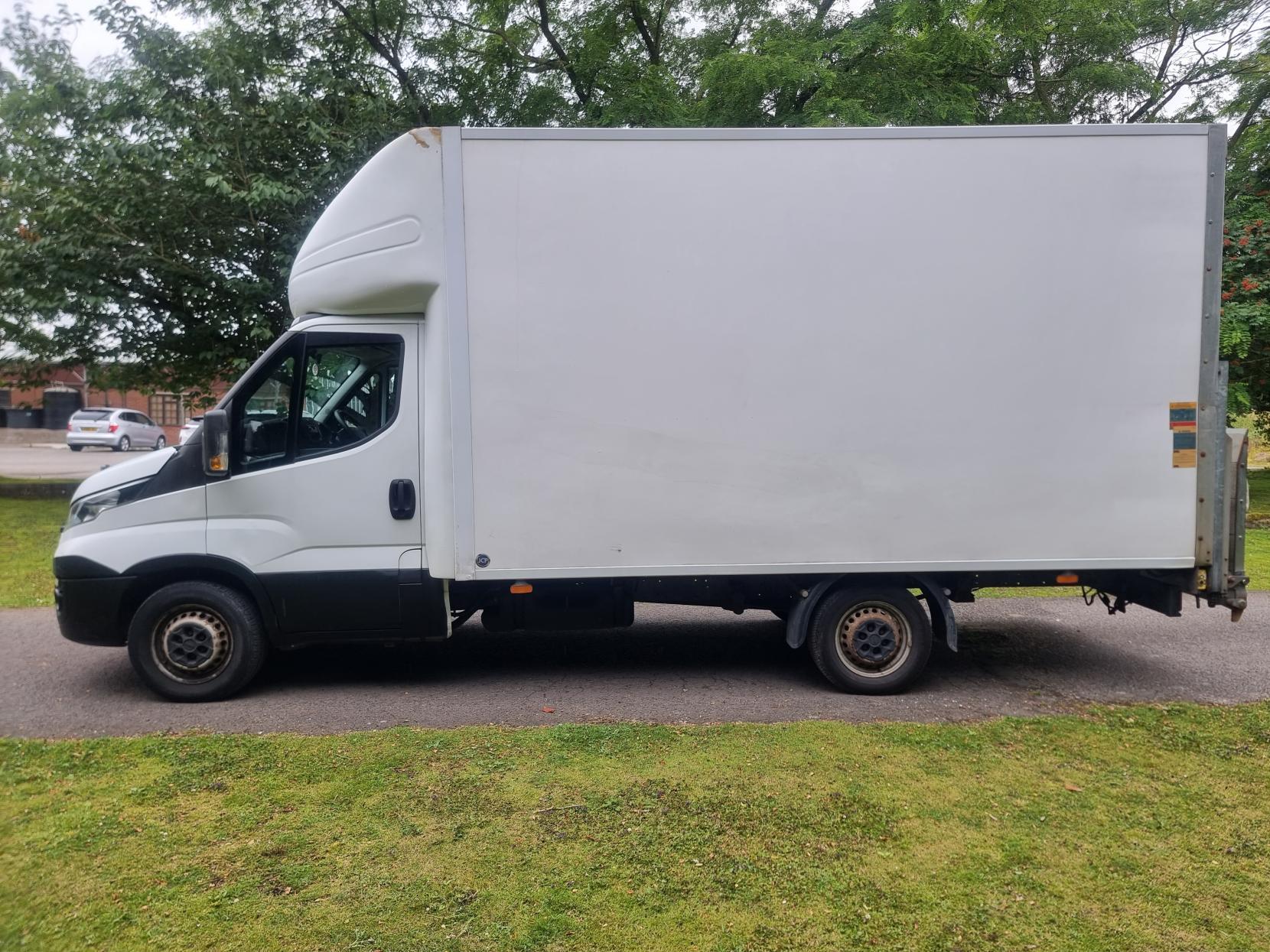 IVECO Daily 2.3 LUTON VAN WITH TAIL LIFT 3.5T