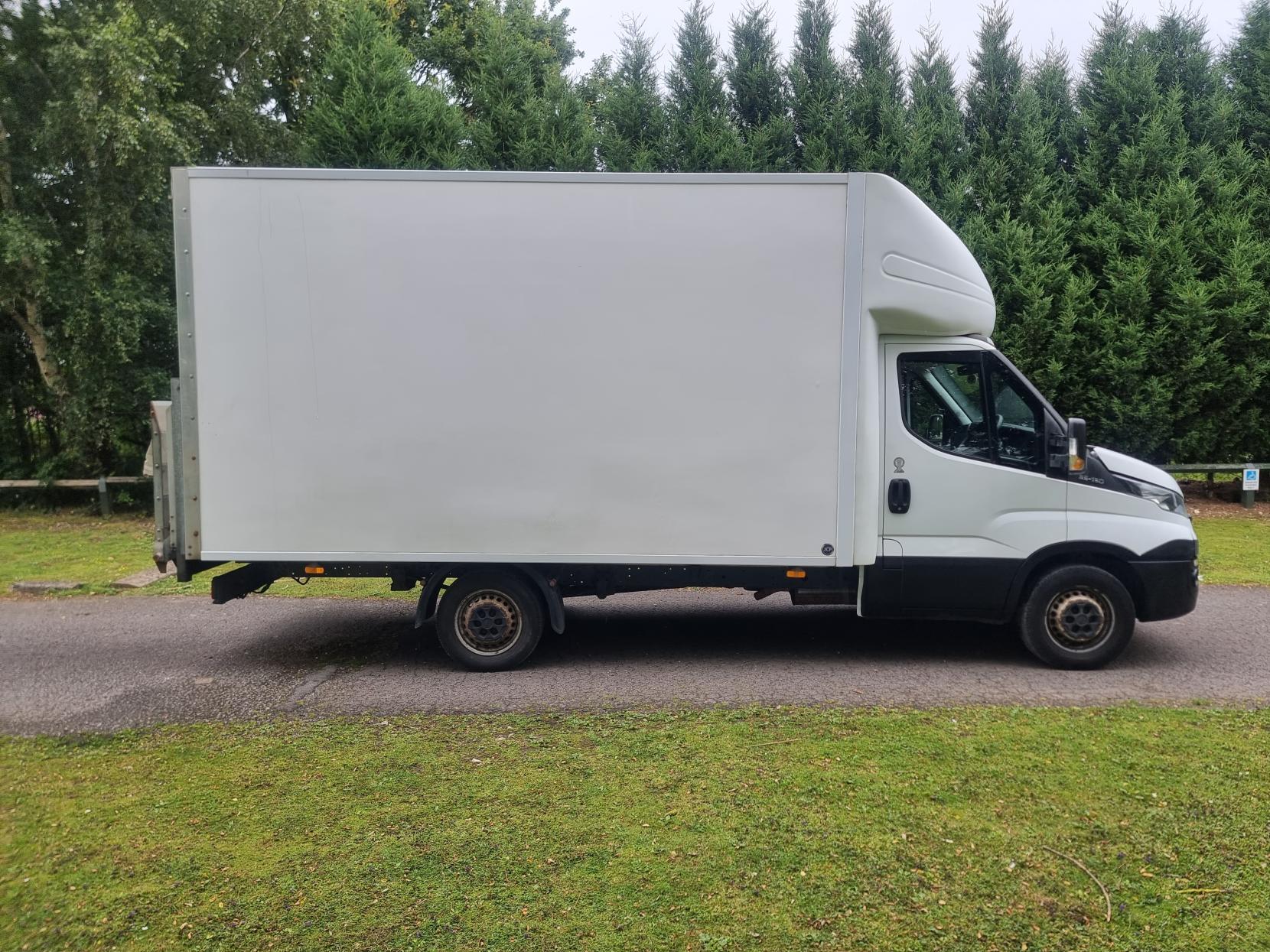 IVECO Daily 2.3 LUTON VAN WITH TAIL LIFT 3.5T