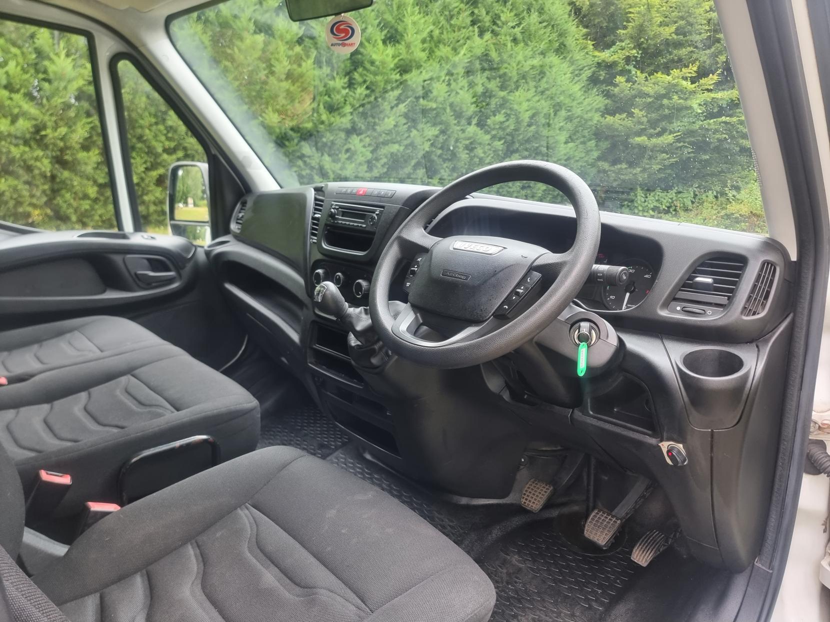 IVECO Daily 2.3 LUTON VAN WITH TAIL LIFT 3.5T