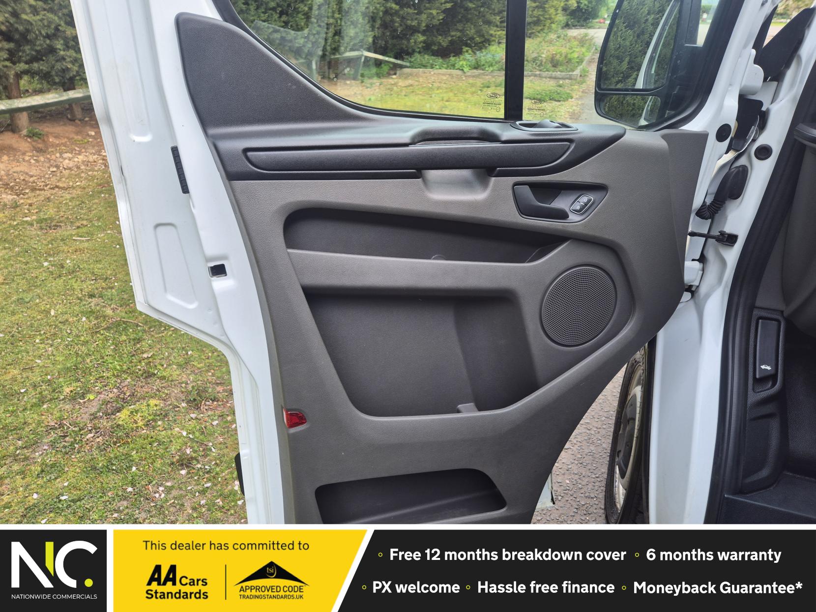 Ford Transit Custom 2.0 320 EcoBlue Leader Kombi Double Cab 5dr Diesel Manual L2 H1 Euro 6 (s/s) (130 ps)