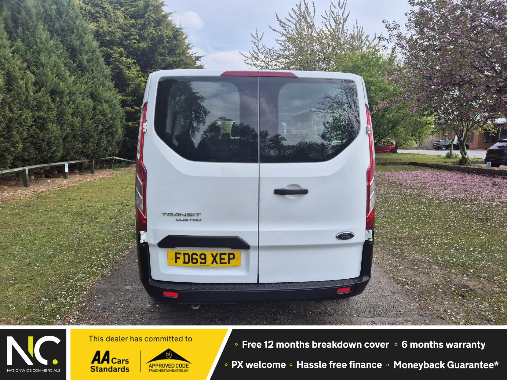 Ford Transit Custom 2.0 320 EcoBlue Leader Kombi Double Cab 5dr Diesel Manual L2 H1 Euro 6 (s/s) (130 ps)