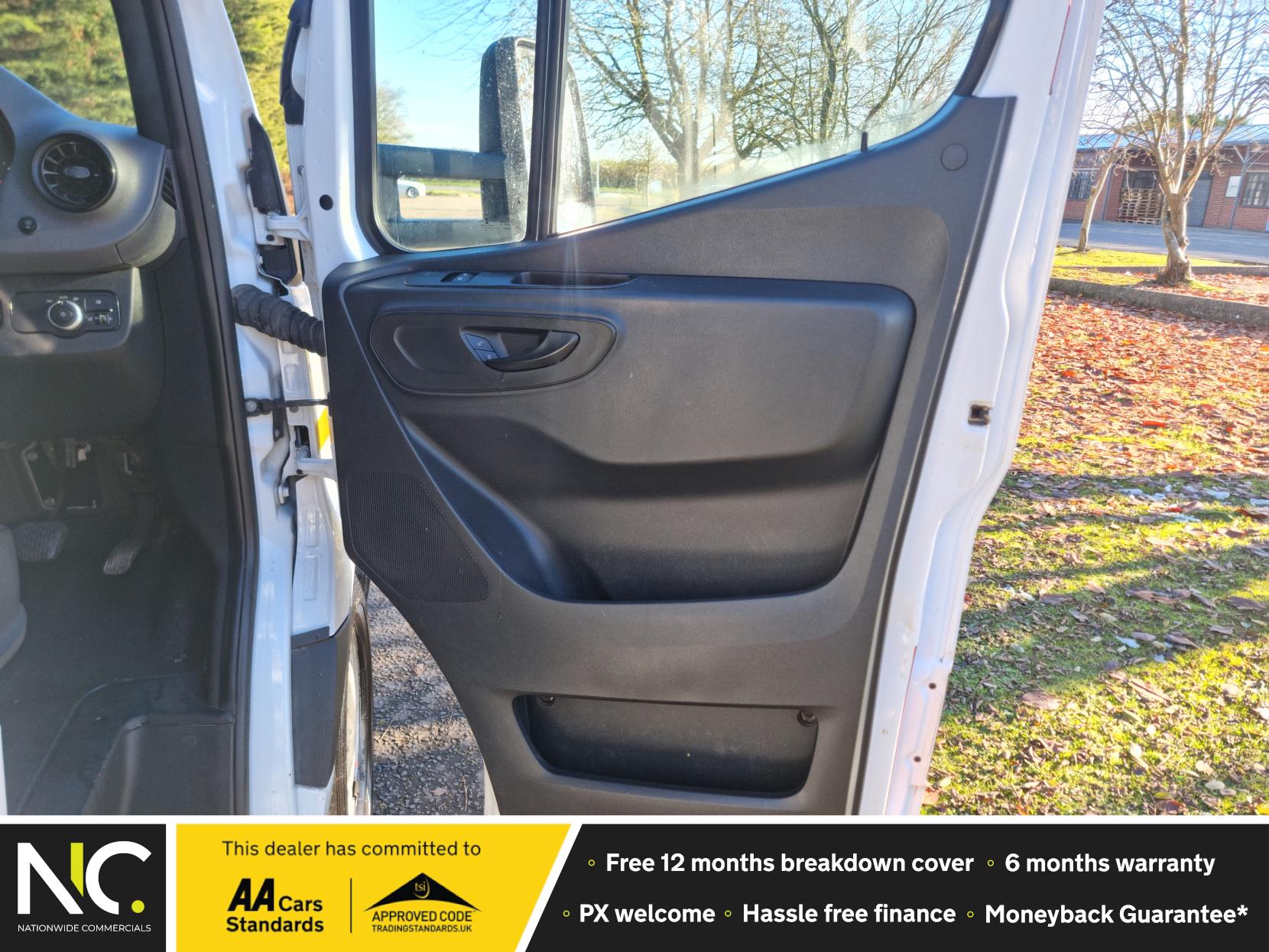 Mercedes-Benz Sprinter 2.1 314 CDI BlueEFFICIENCY Chassis Cab 2dr Diesel Manual RWD L3 (207 g/km, 140 bhp)