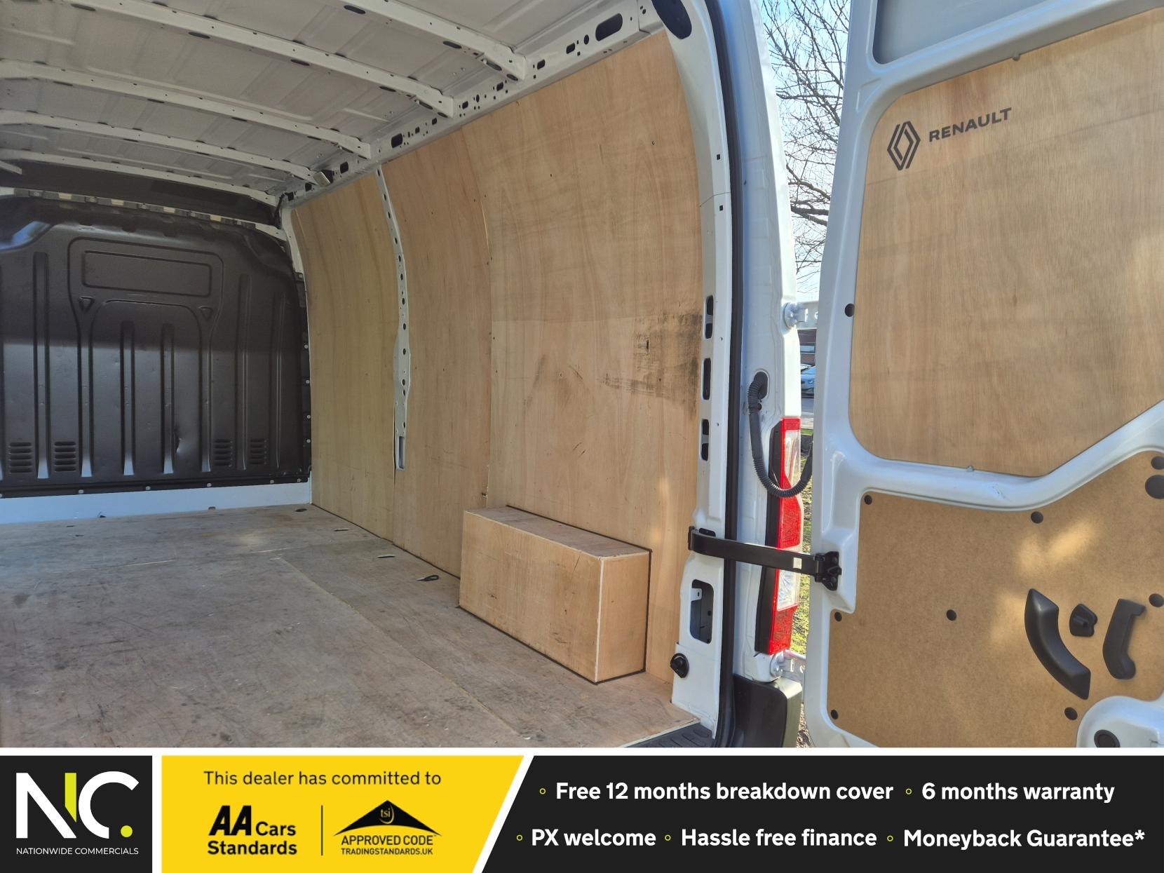 Renault Master 2.3 dCi 35 Advance Panel Van 4dr Diesel Manual FWD LWB Medium Roof Euro 6 (135 ps)