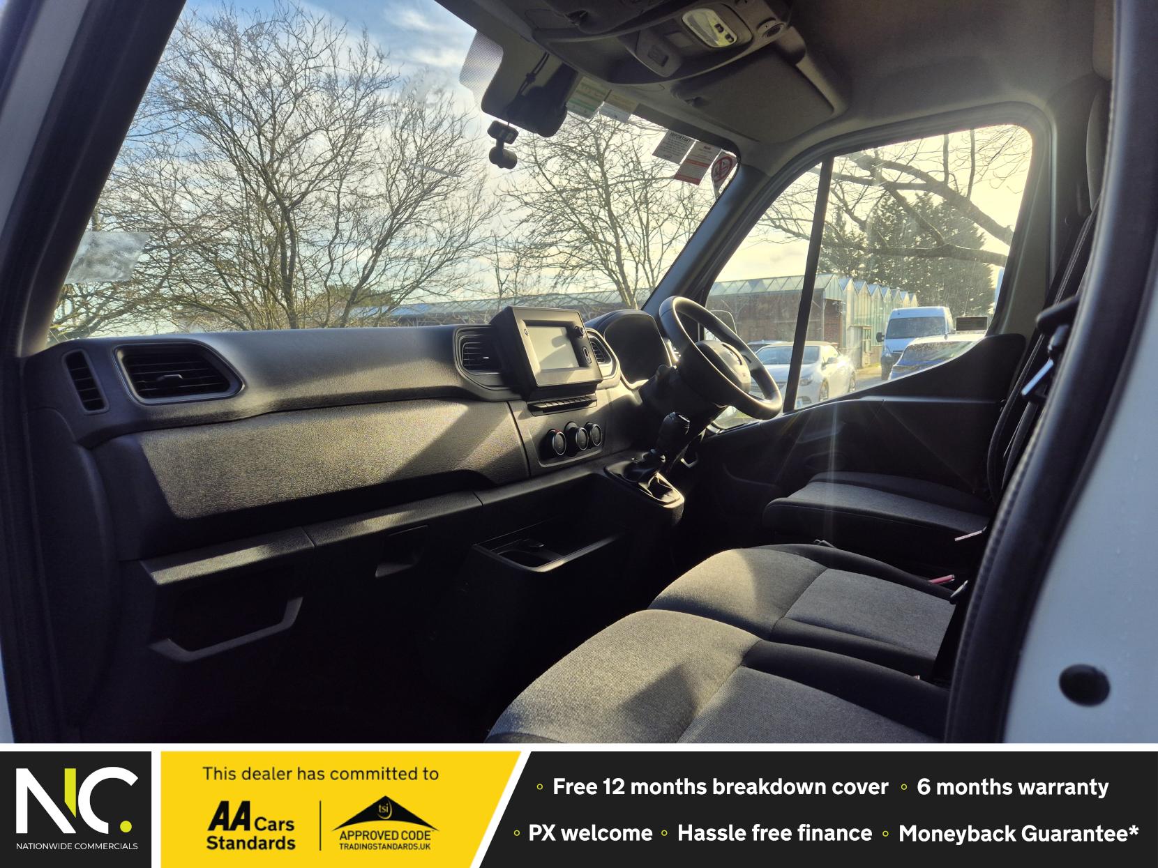 Renault Master 2.3 dCi 35 Advance Panel Van 4dr Diesel Manual FWD LWB Medium Roof Euro 6 (135 ps)