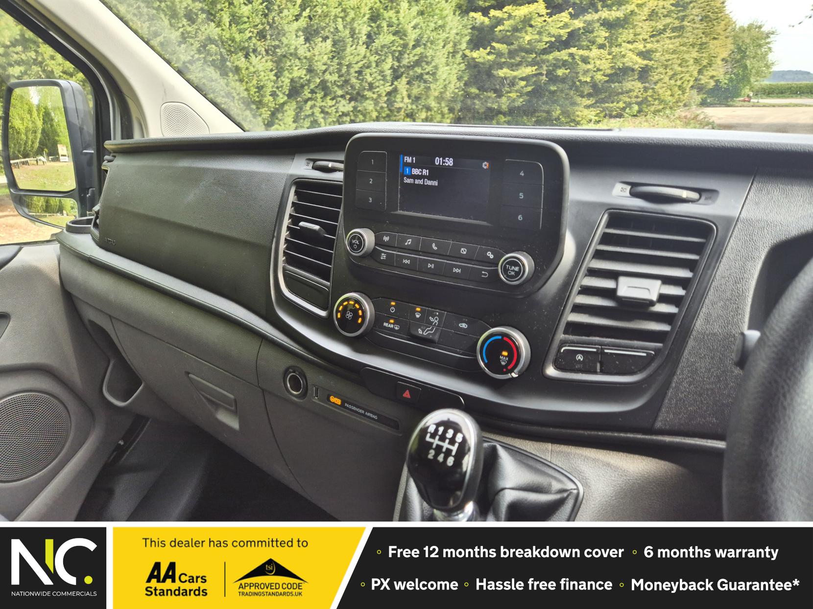 Ford Transit Custom 2.0 320 EcoBlue Kombi Double Cab 5dr Diesel Manual L2 H1 Euro 6 (s/s) (9 Seat) (130 ps)