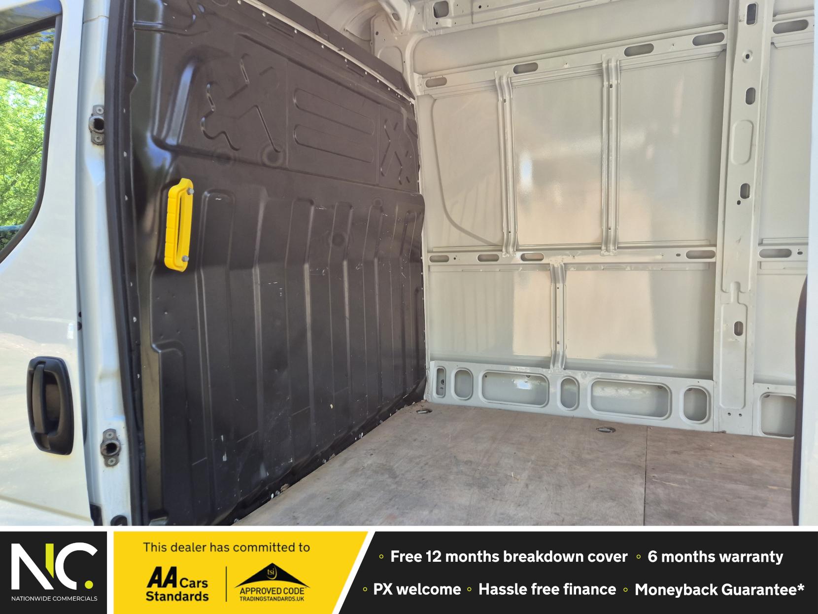 Iveco Daily 2.3D HPI 14V 35S 3520 Panel Van 5dr Diesel Manual MWB High Roof Euro 6 (s/s) (136 ps)