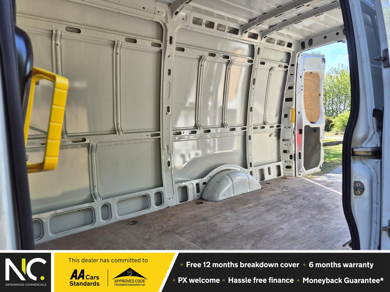 Iveco Daily 2.3D HPI 14V 35S 3520 Panel Van 5dr Diesel Manual MWB High Roof Euro 6 (s/s) (136 ps)
