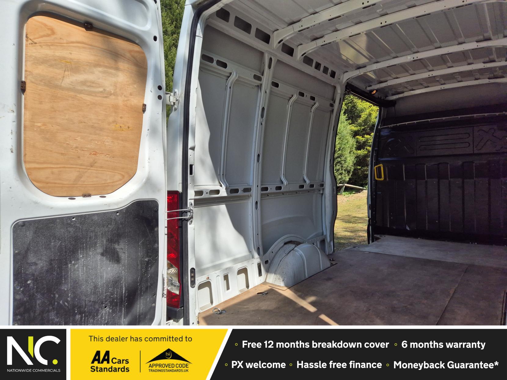 Iveco Daily 2.3D HPI 14V 35S 3520 Panel Van 5dr Diesel Manual MWB High Roof Euro 6 (s/s) (136 ps)