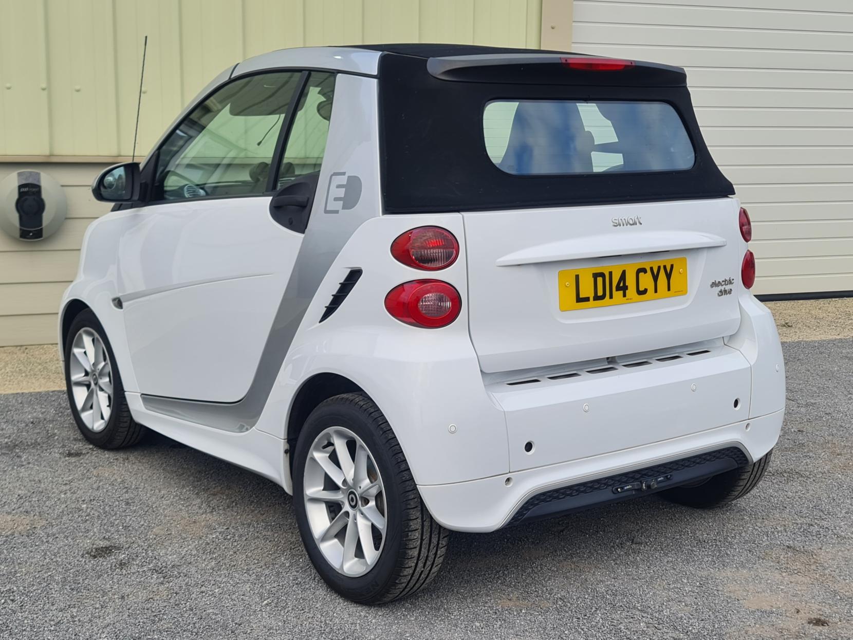 Smart fortwo Electric Drive Cabriolet 2dr Electric Auto (74 bhp)