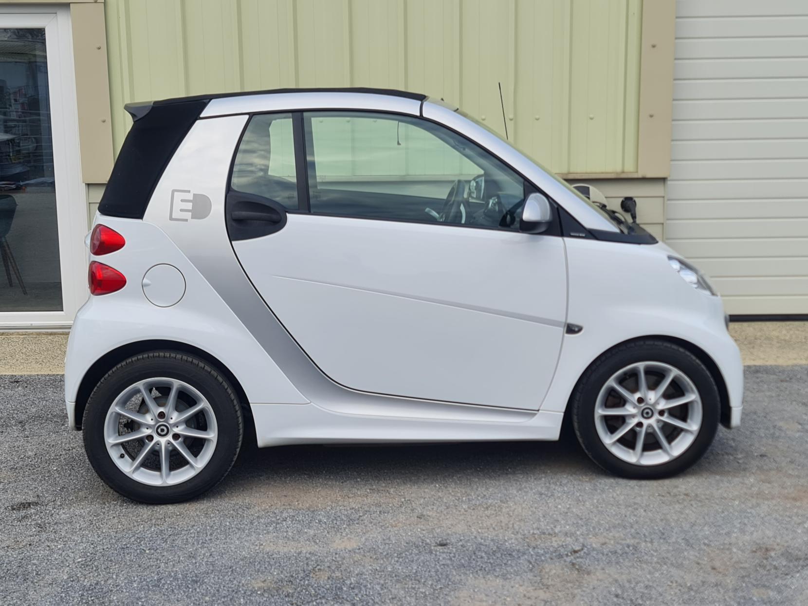 Smart fortwo Electric Drive Cabriolet 2dr Electric Auto (74 bhp)