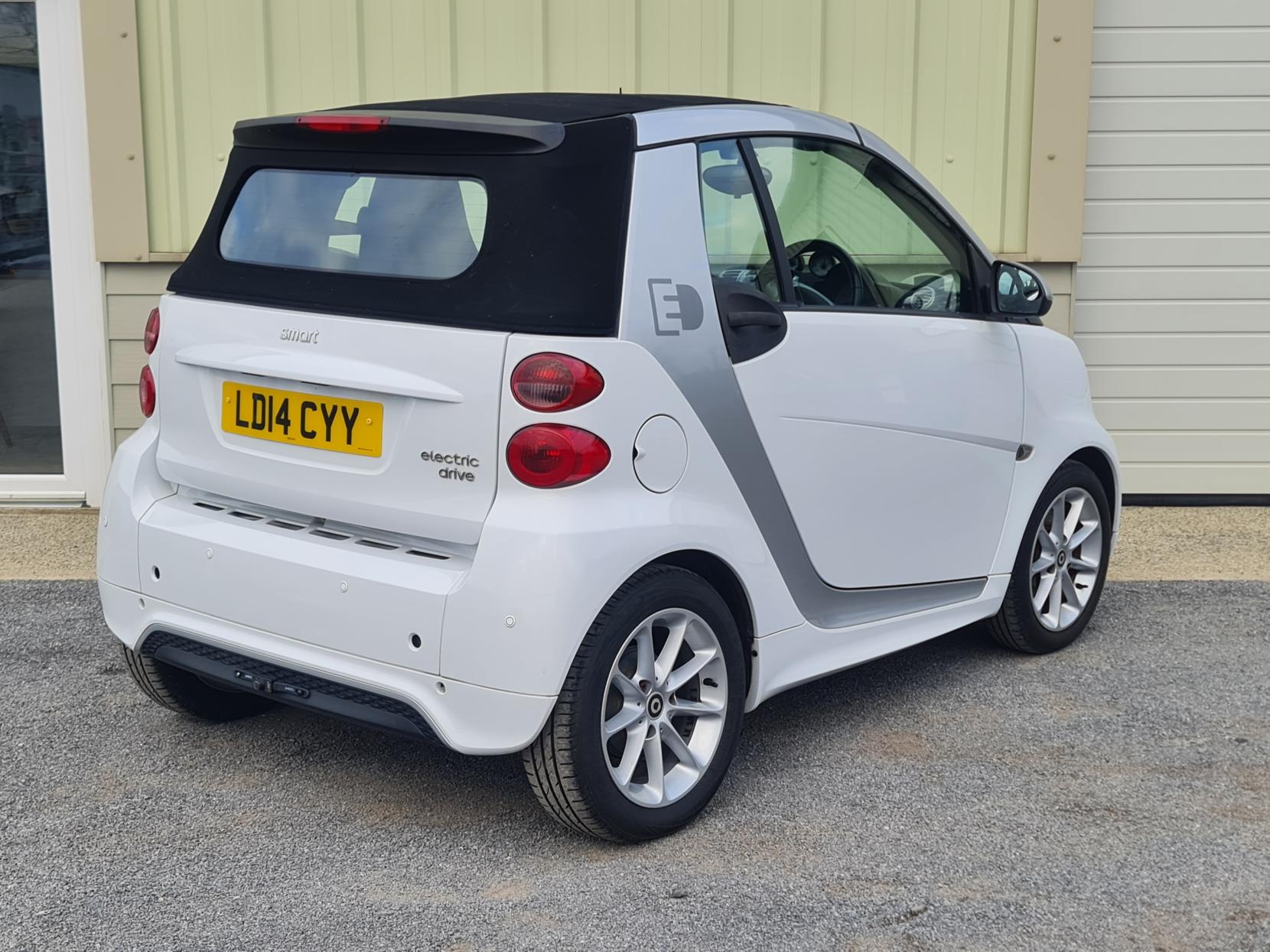 Smart fortwo Electric Drive Cabriolet 2dr Electric Auto (74 bhp)