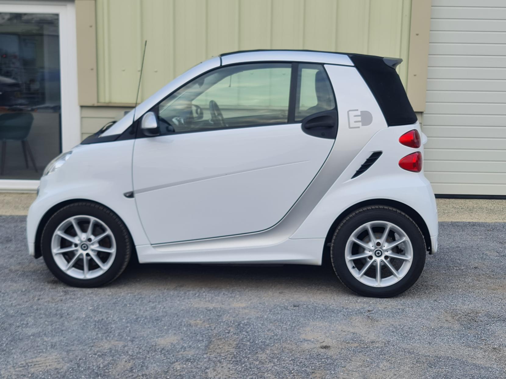 Smart fortwo Electric Drive Cabriolet 2dr Electric Auto (74 bhp)