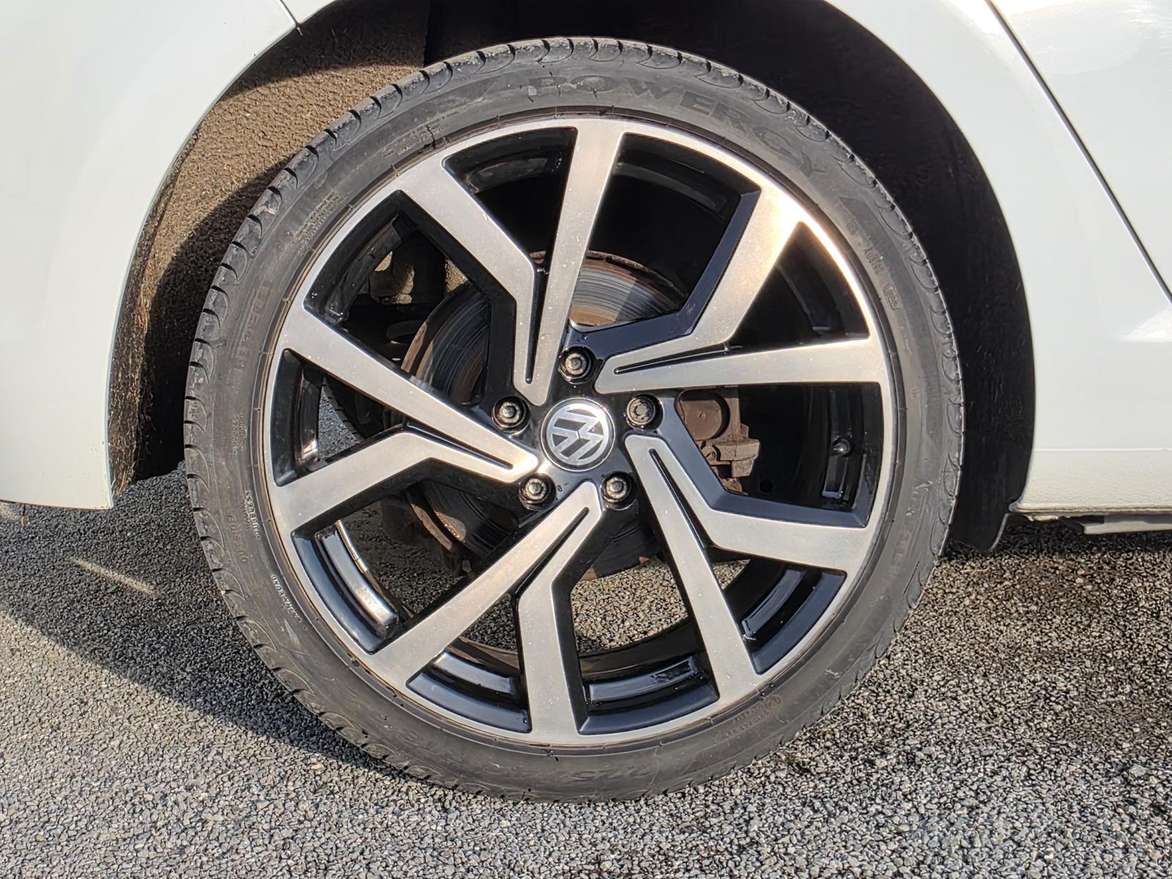 Volkswagen e-Golf 35.8kWh e-Golf Hatchback 5dr Electric Auto (136 ps)