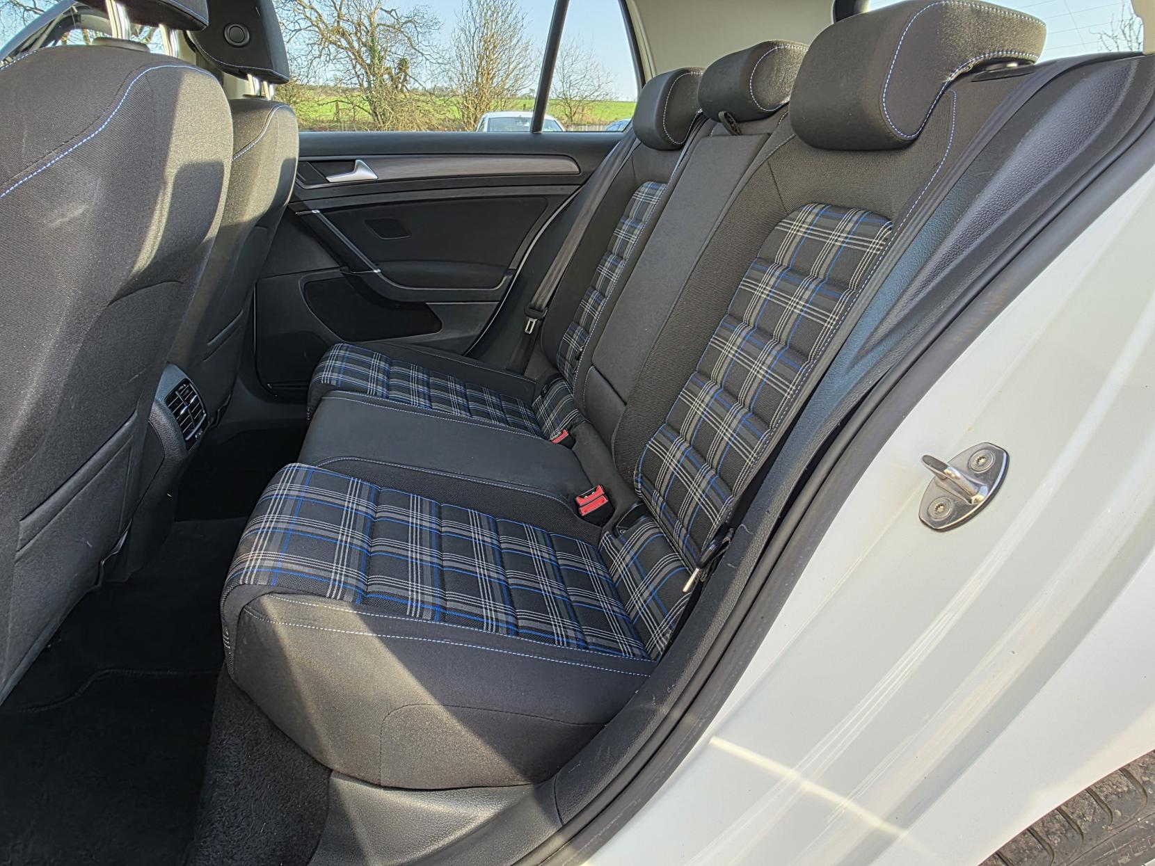 Volkswagen e-Golf 35.8kWh e-Golf Hatchback 5dr Electric Auto (136 ps)