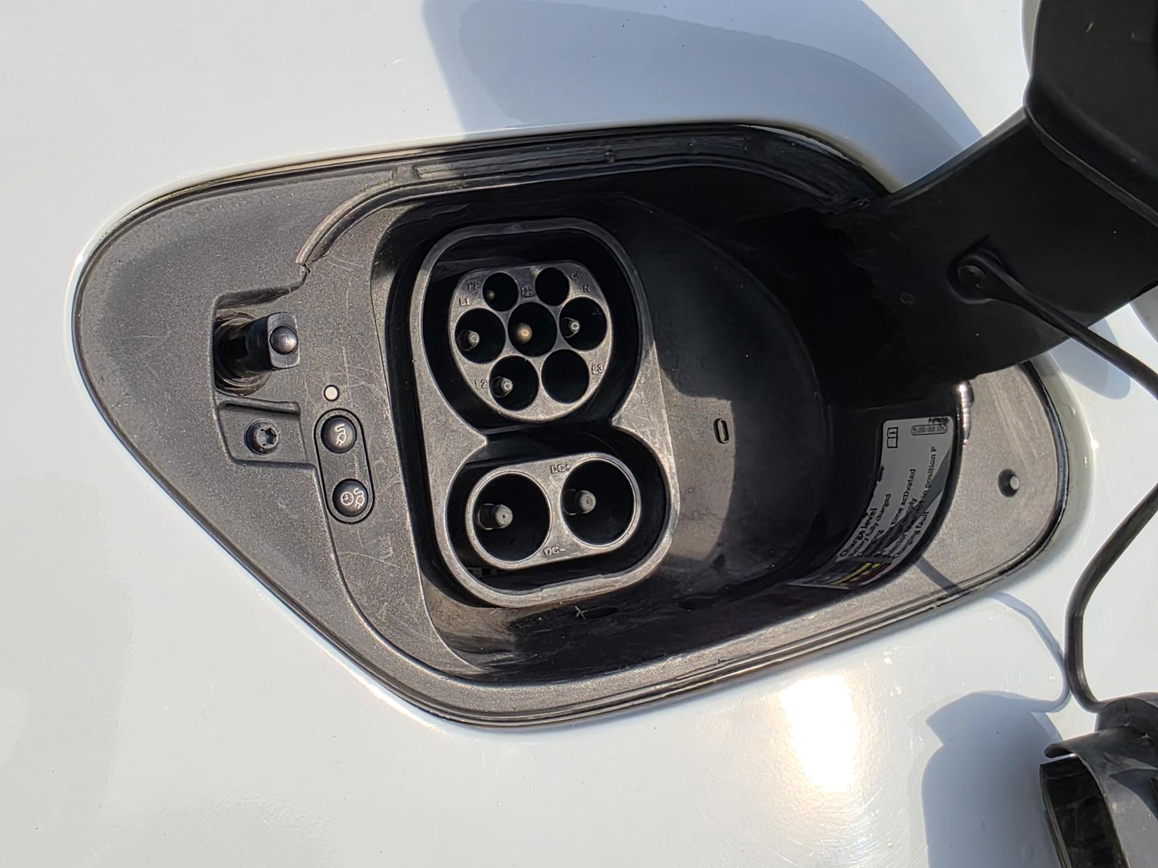 Volkswagen e-Golf 35.8kWh e-Golf Hatchback 5dr Electric Auto (136 ps)