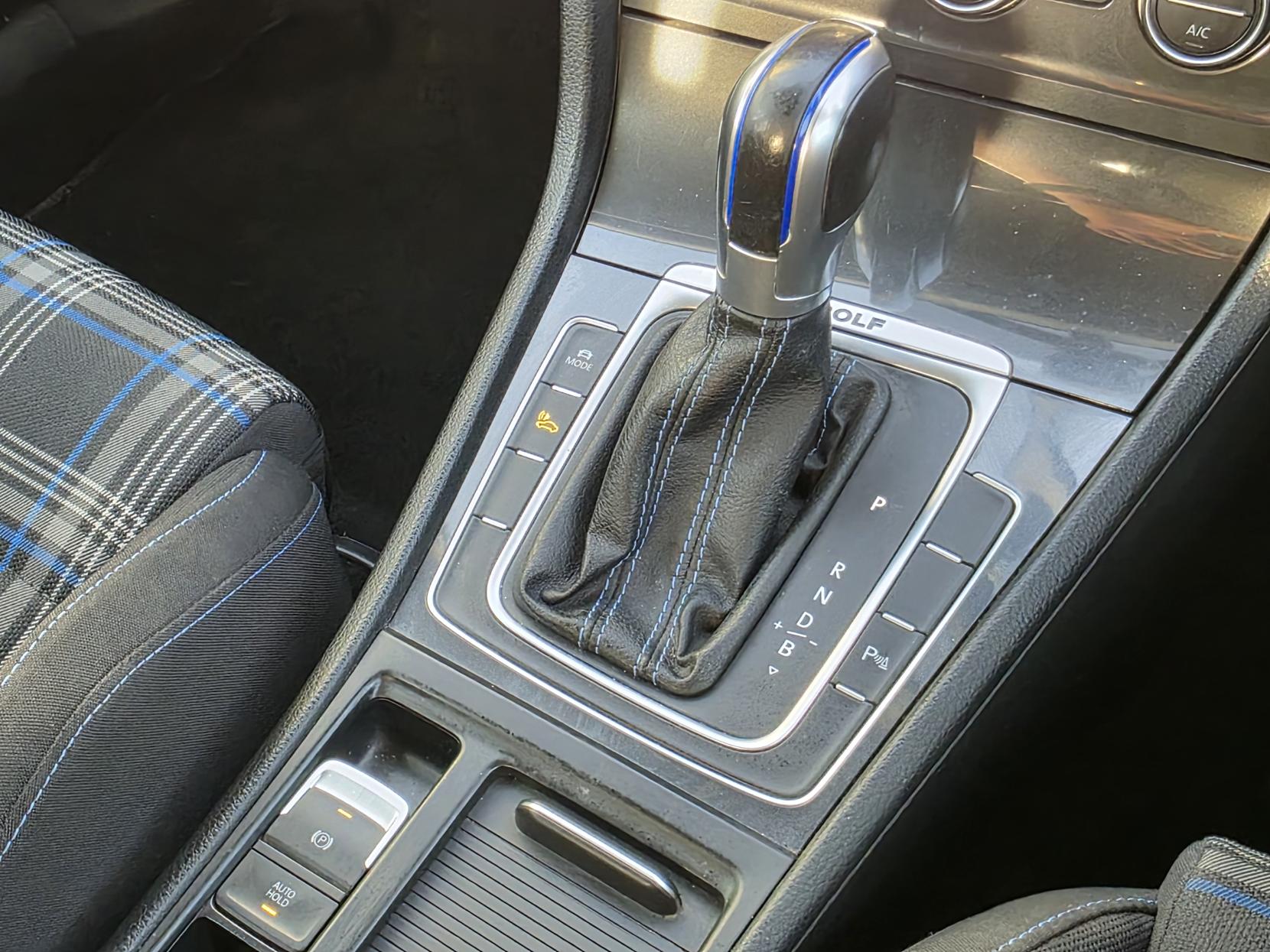 Volkswagen e-Golf 35.8kWh e-Golf Hatchback 5dr Electric Auto (136 ps)