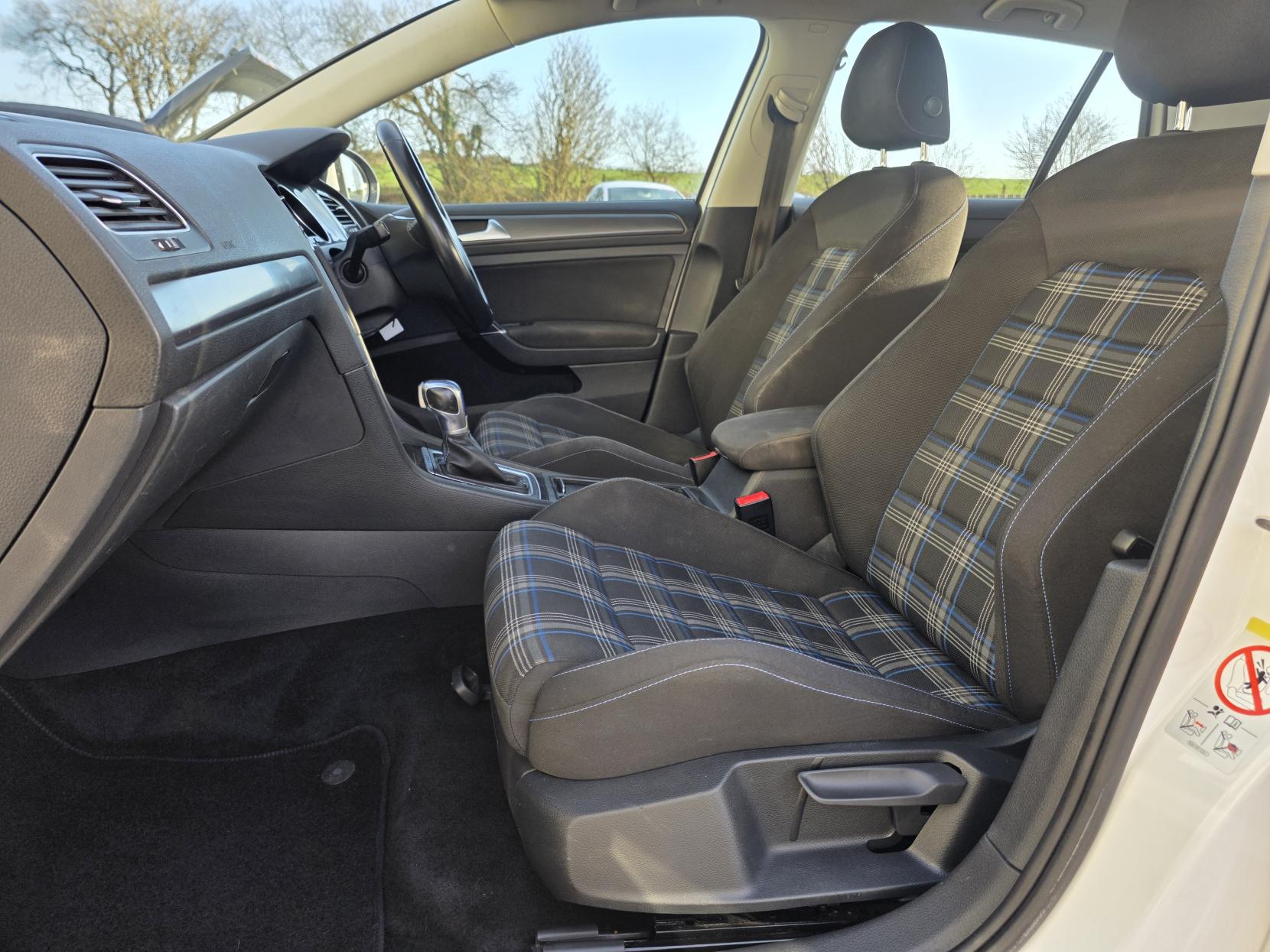 Volkswagen e-Golf 35.8kWh e-Golf Hatchback 5dr Electric Auto (136 ps)