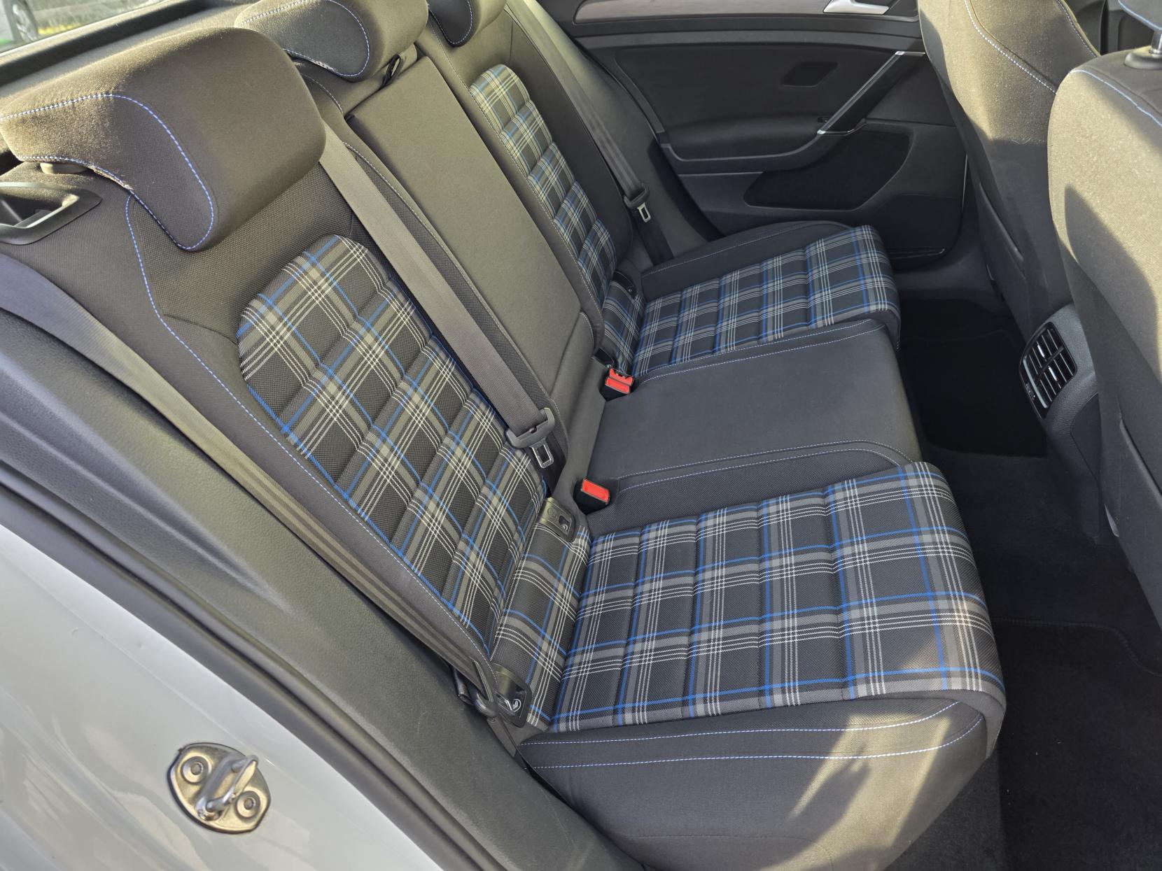 Volkswagen e-Golf 35.8kWh e-Golf Hatchback 5dr Electric Auto (136 ps)