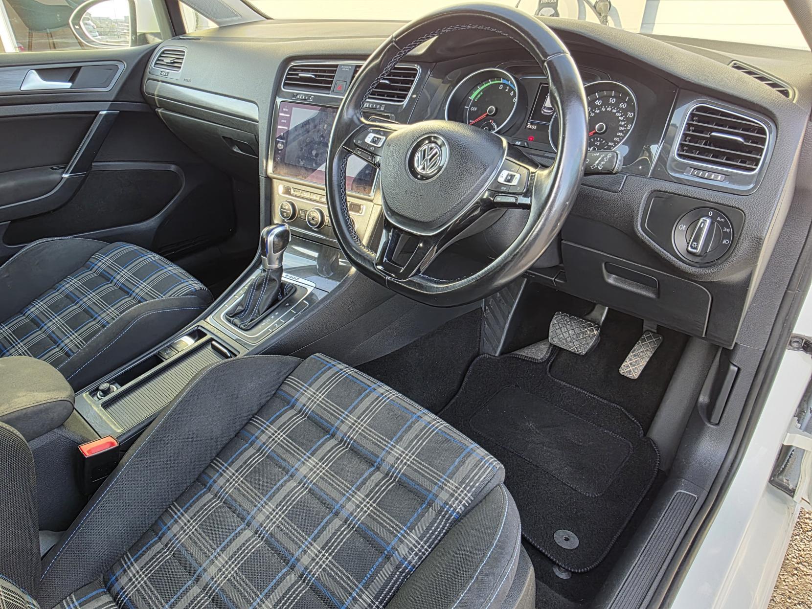 Volkswagen e-Golf 35.8kWh e-Golf Hatchback 5dr Electric Auto (136 ps)