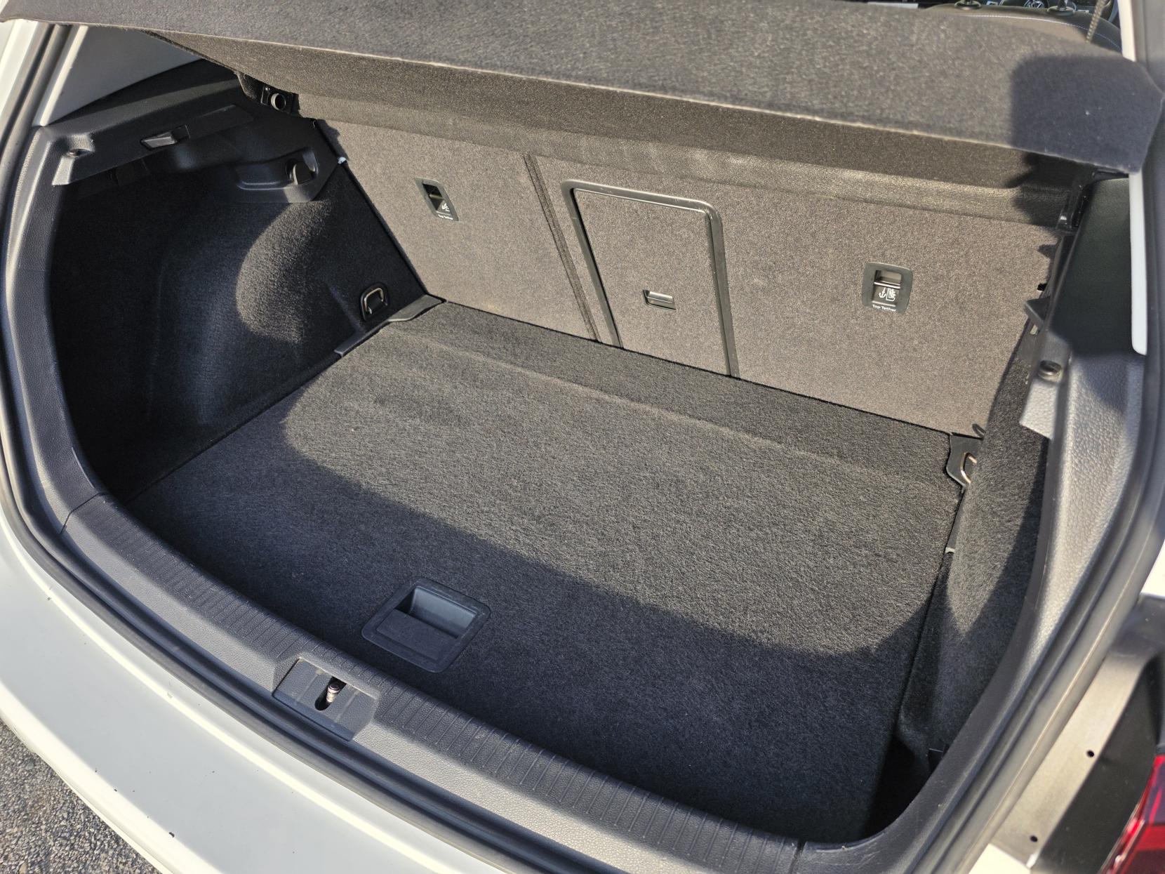 Volkswagen e-Golf 35.8kWh e-Golf Hatchback 5dr Electric Auto (136 ps)