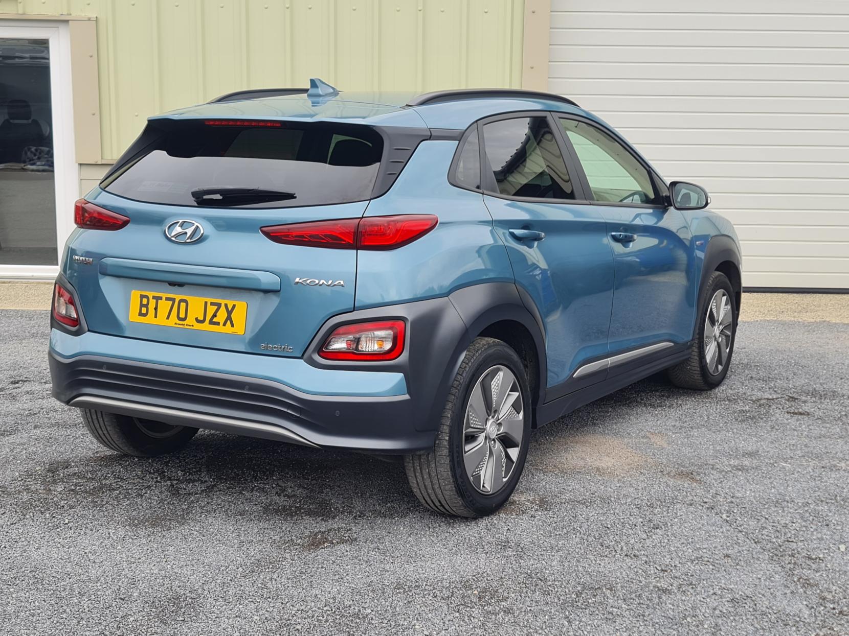 Hyundai KONA 64kWh Premium SUV 5dr Electric Auto (10.5kW Charger) (204 ps)