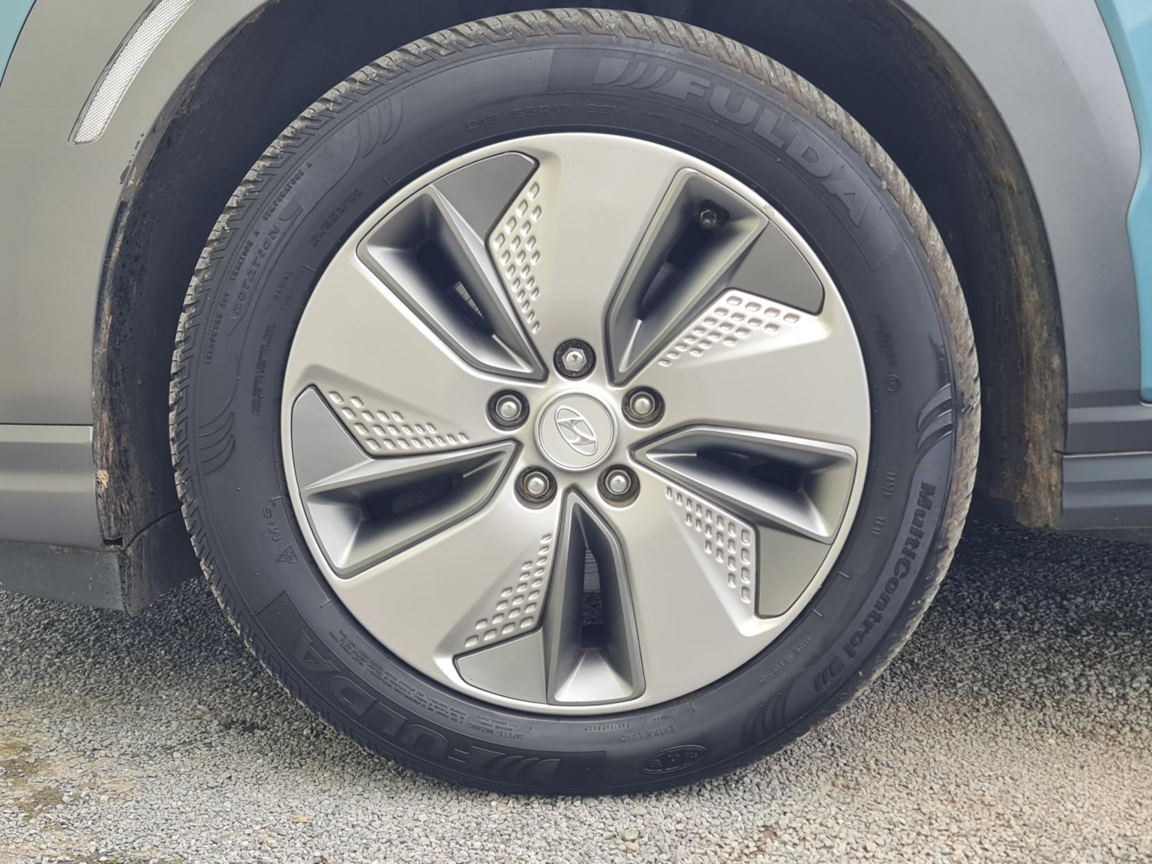 Hyundai KONA 64kWh Premium SUV 5dr Electric Auto (10.5kW Charger) (204 ps)