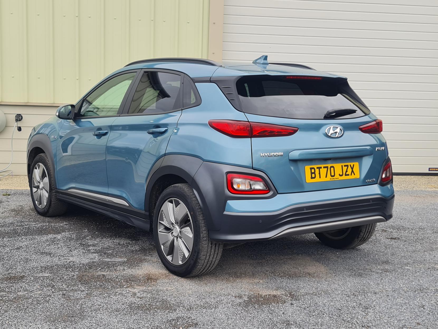Hyundai KONA 64kWh Premium SUV 5dr Electric Auto (10.5kW Charger) (204 ps)
