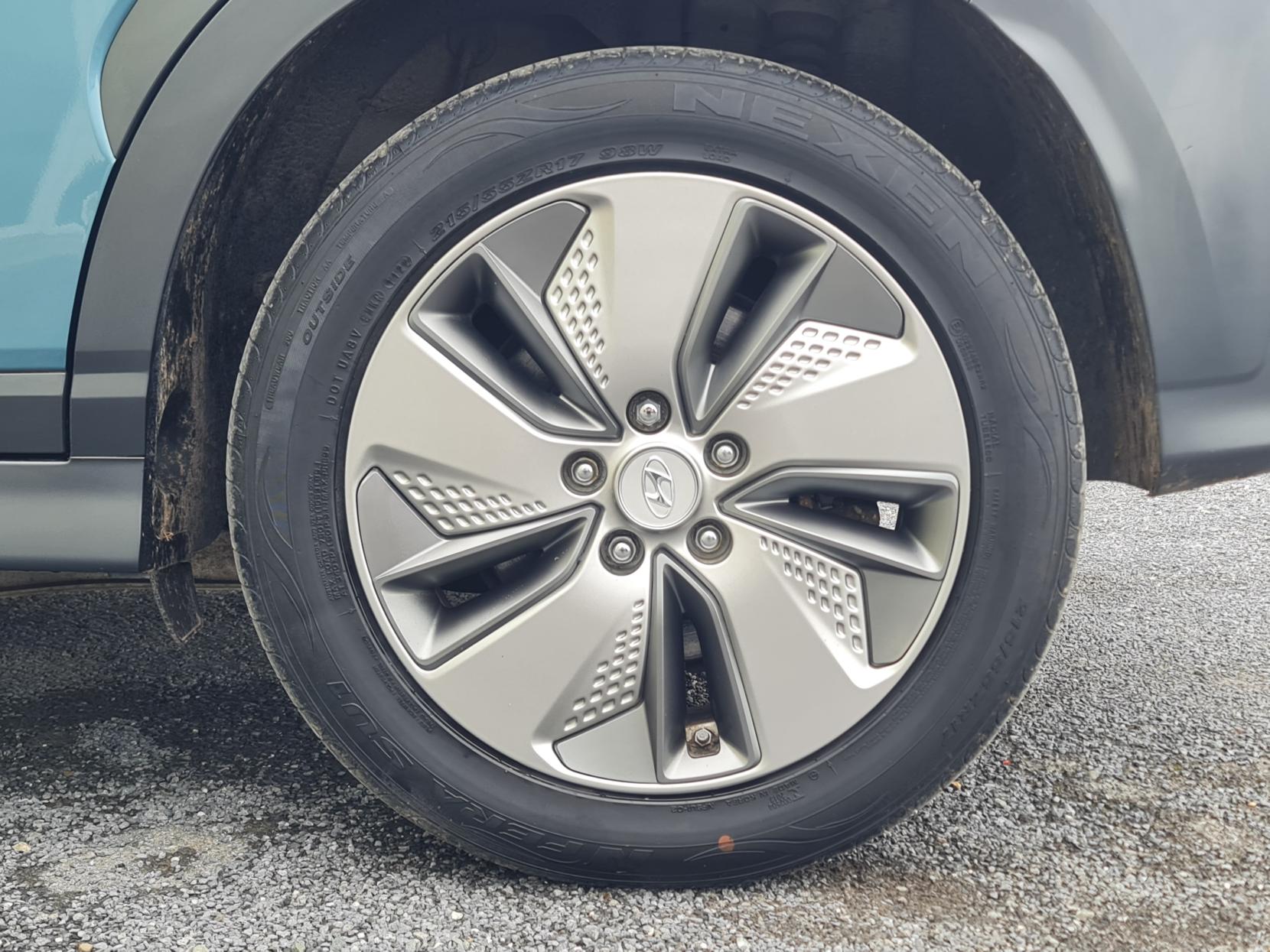Hyundai KONA 64kWh Premium SUV 5dr Electric Auto (10.5kW Charger) (204 ps)