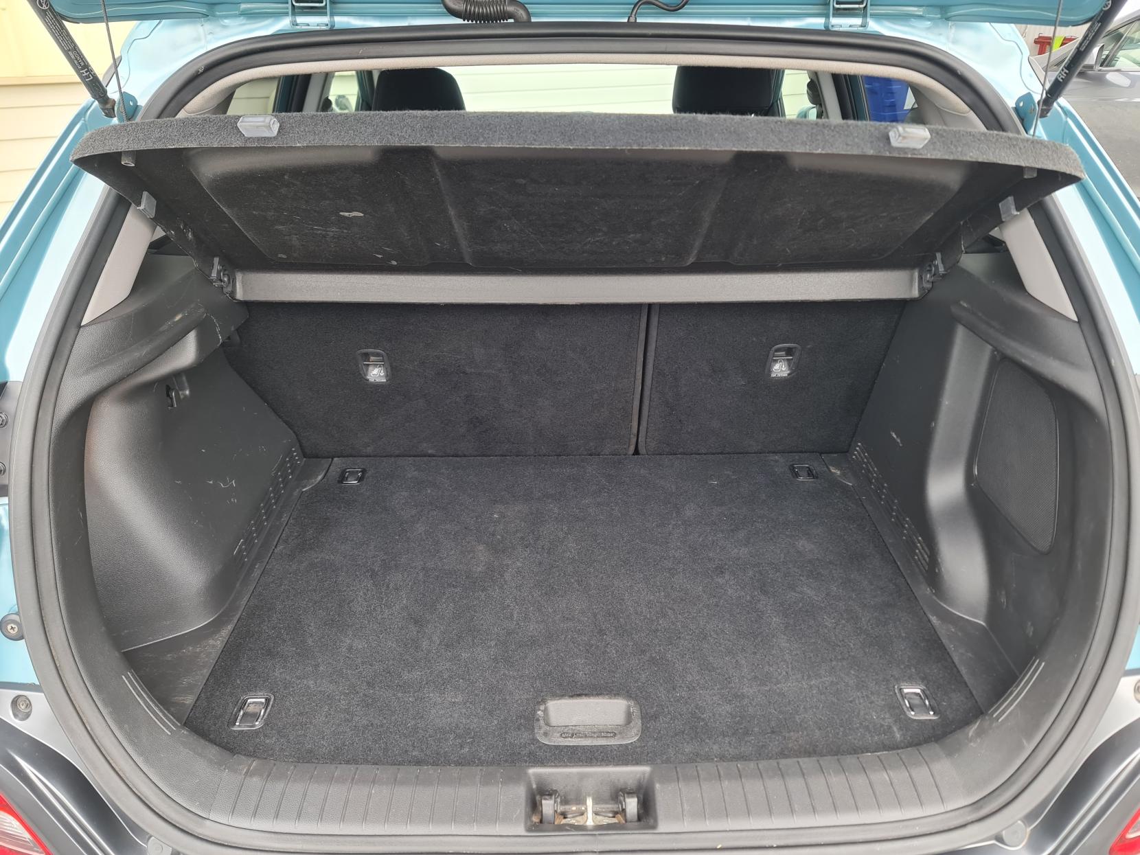 Hyundai KONA 64kWh Premium SUV 5dr Electric Auto (10.5kW Charger) (204 ps)