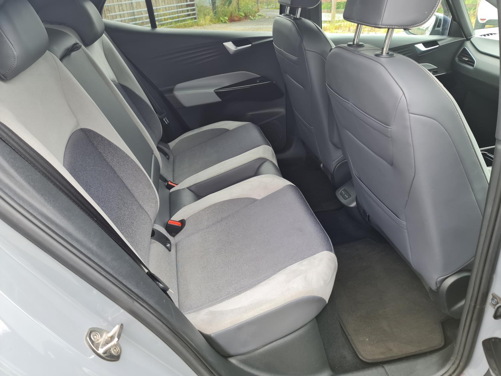 Volkswagen ID.3 Pro S 77kWh Tour Hatchback 5dr Electric Auto (204 ps)