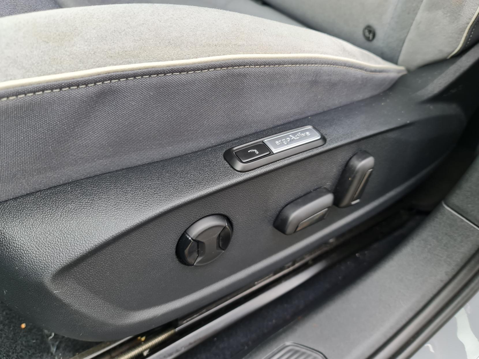 Volkswagen ID.3 Pro S 77kWh Tour Hatchback 5dr Electric Auto (204 ps)