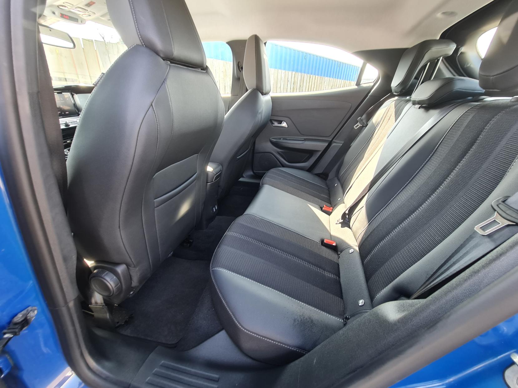 Vauxhall Mokka Electric 50kWh Elite Nav Premium SUV 5dr Electric Auto (136 ps)