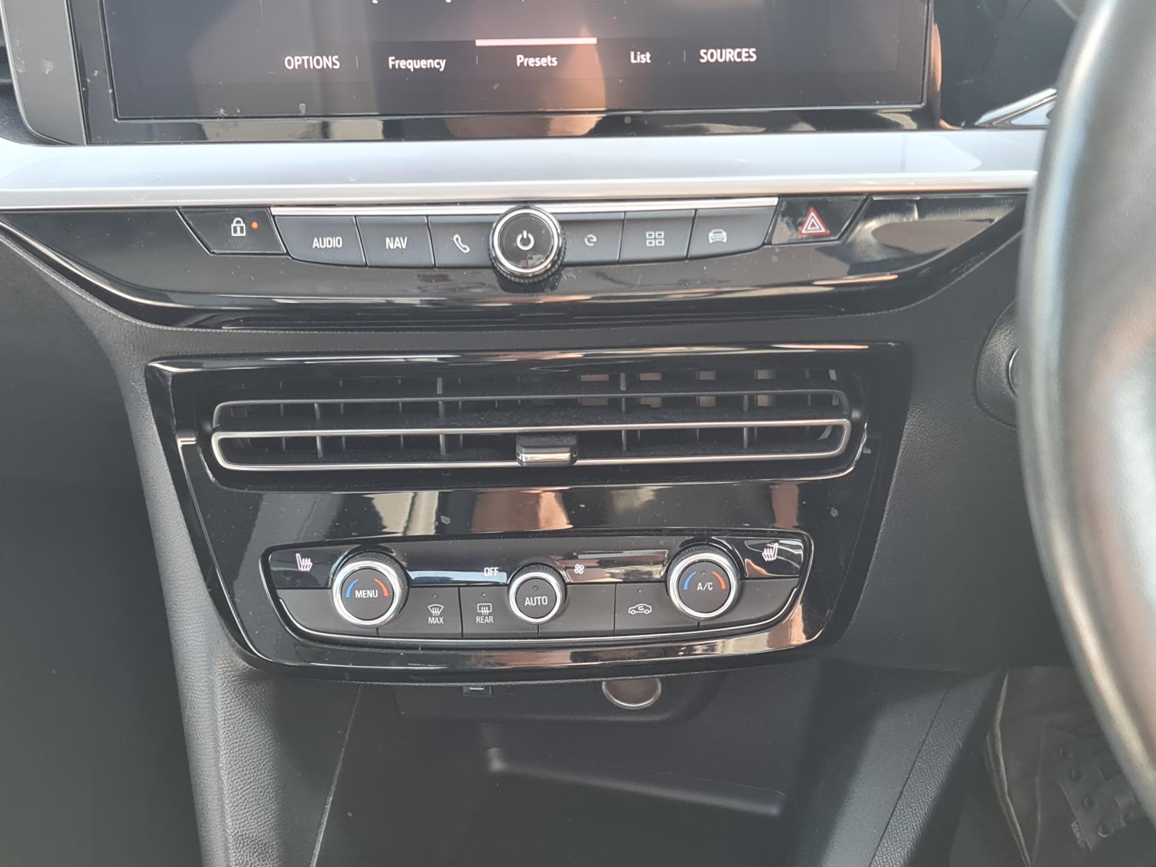 Vauxhall Mokka Electric 50kWh Elite Nav Premium SUV 5dr Electric Auto (136 ps)