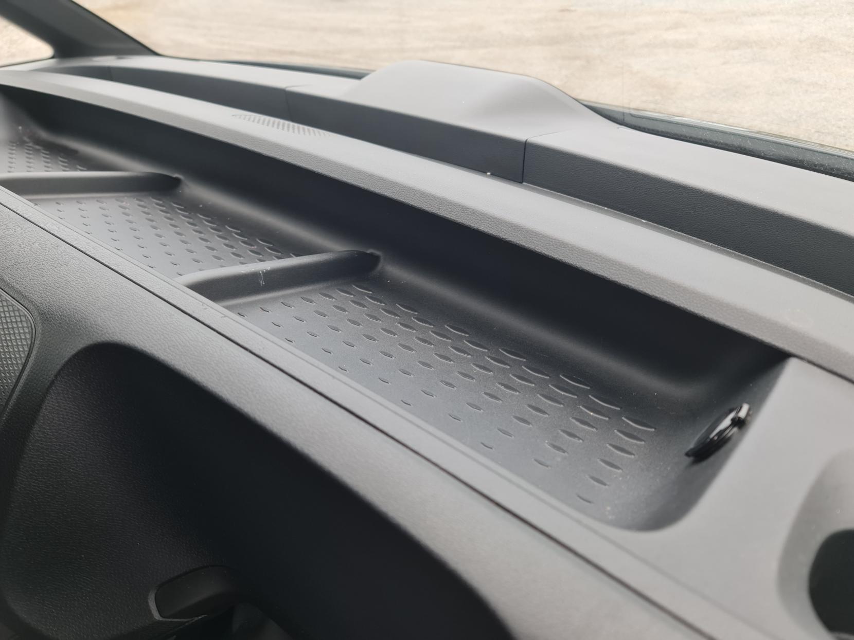 Volkswagen ID. Buzz Cargo Pro 77kWh Commerce Plus Panel Van 5dr Electric Auto (204 ps)