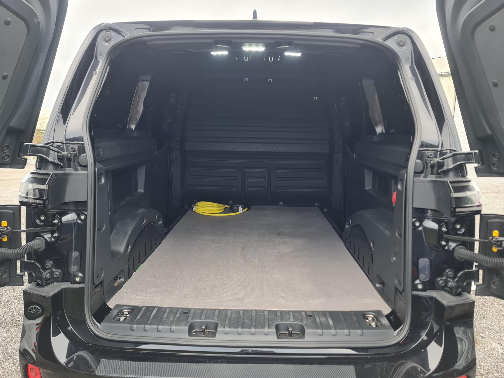 Volkswagen ID. Buzz Cargo Pro 77kWh Commerce Plus Panel Van 5dr Electric Auto (204 ps)