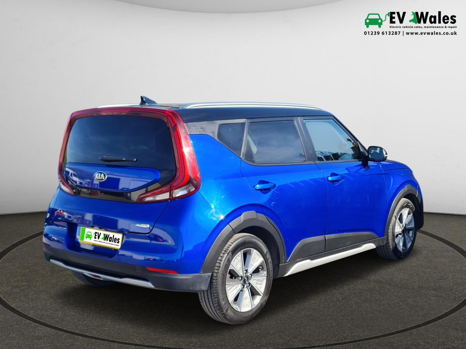 Kia Soul 64kWh First Edition SUV 5dr Electric Auto (201 bhp)