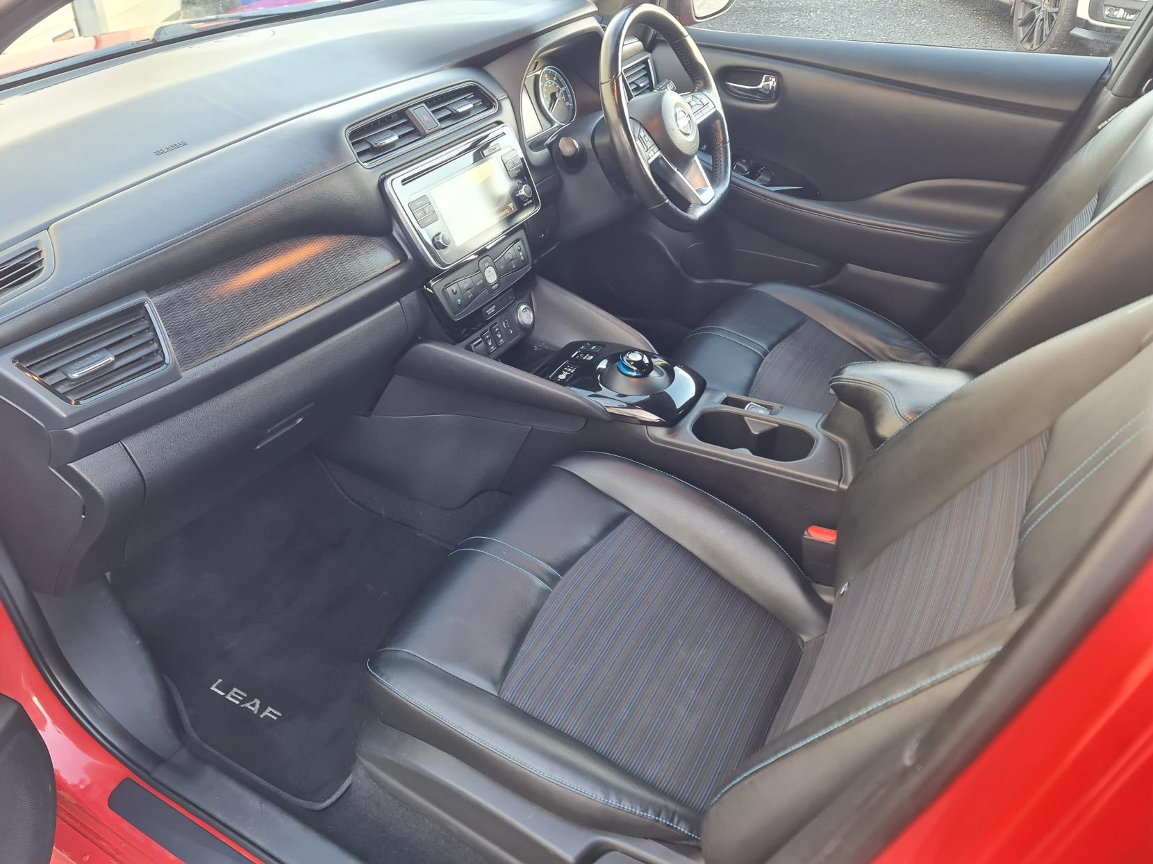 Nissan Leaf 40kWh N-Connecta Hatchback 5dr Electric Auto (150 ps)