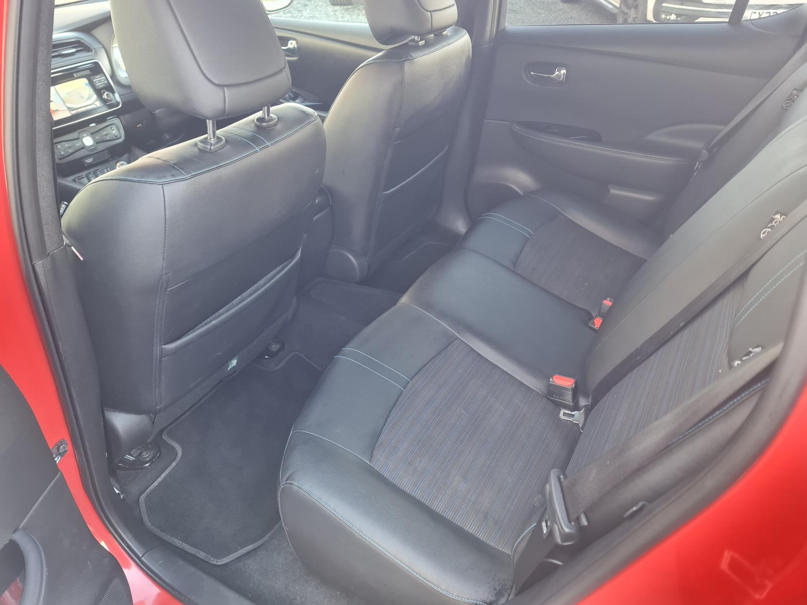 Nissan Leaf 40kWh N-Connecta Hatchback 5dr Electric Auto (150 ps)