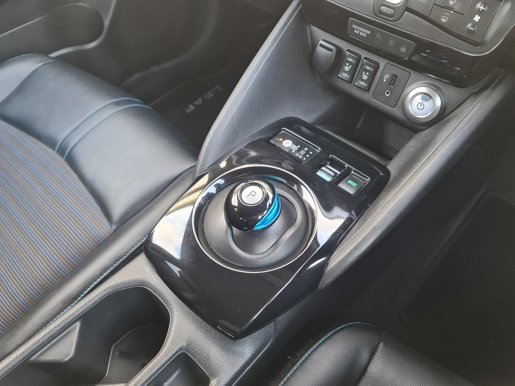 Nissan Leaf 40kWh N-Connecta Hatchback 5dr Electric Auto (150 ps)