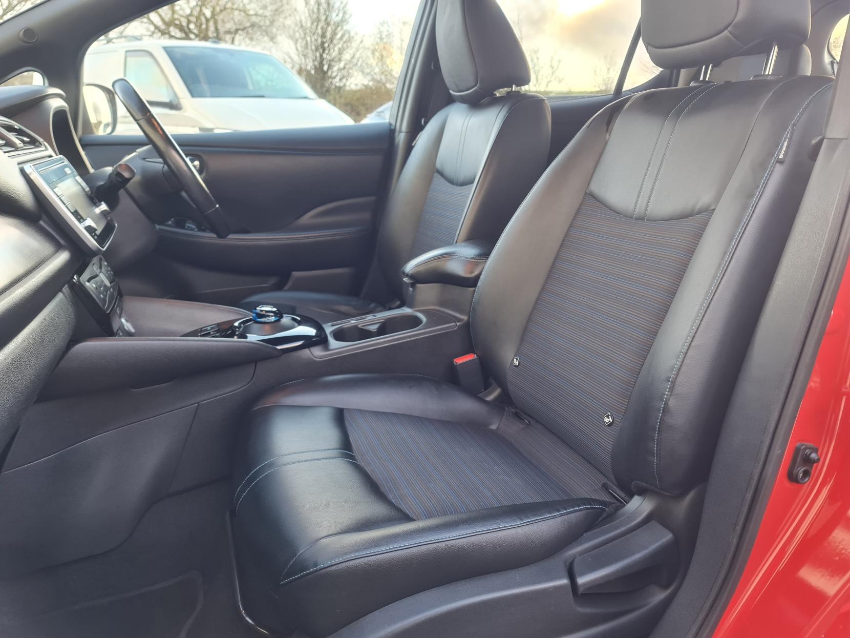 Nissan Leaf 40kWh N-Connecta Hatchback 5dr Electric Auto (150 ps)