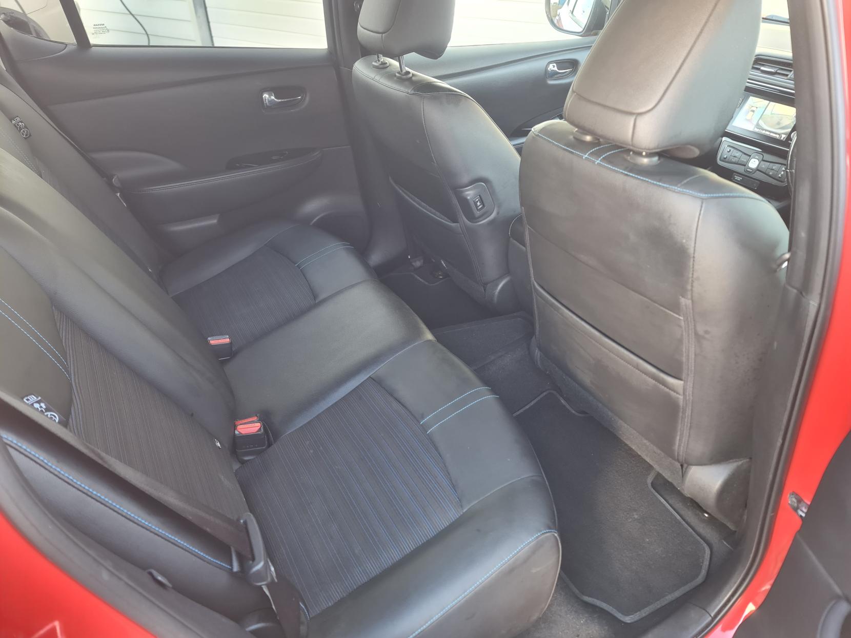 Nissan Leaf 40kWh N-Connecta Hatchback 5dr Electric Auto (150 ps)