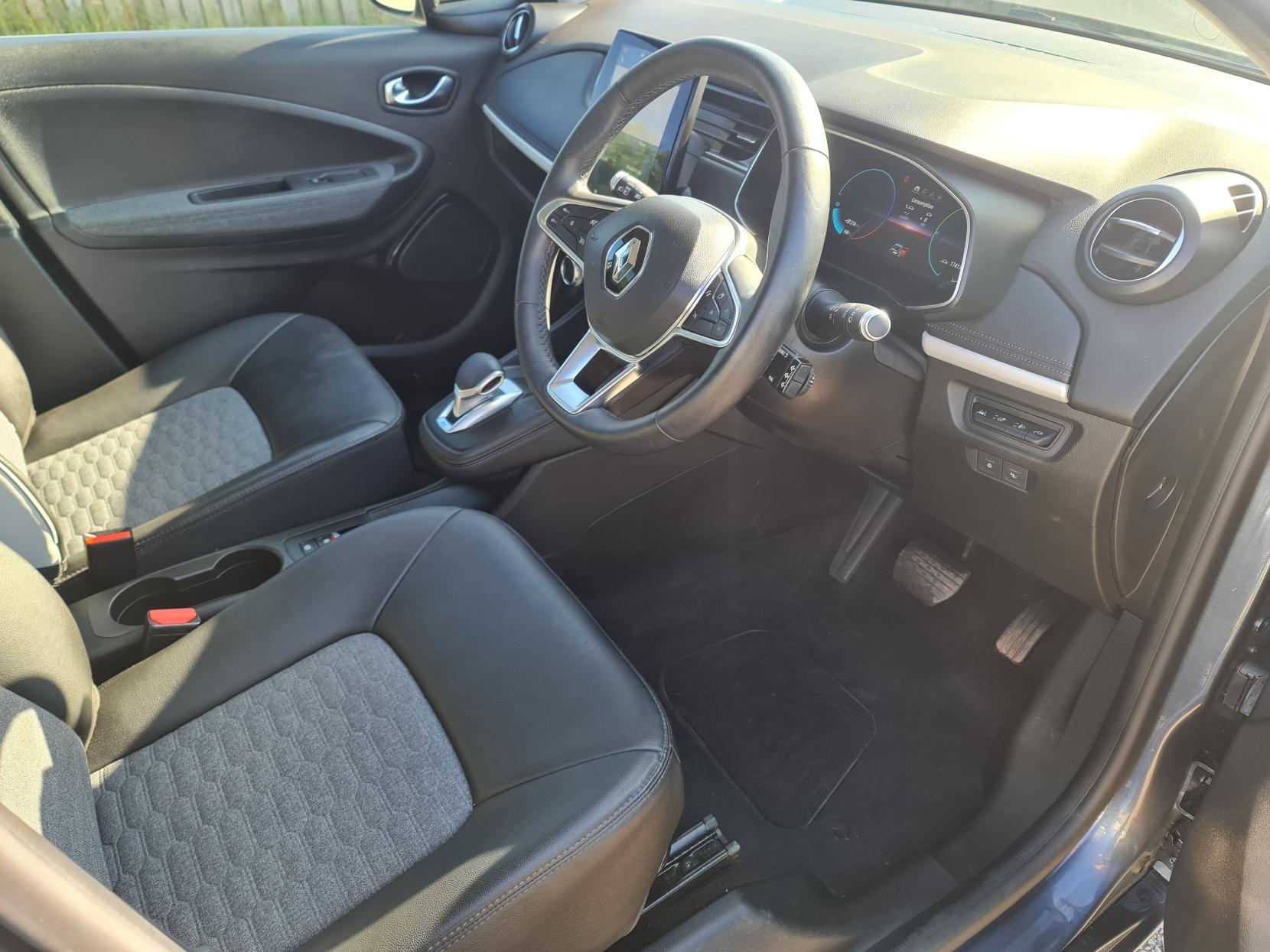 Renault Zoe R135 EV50 52kWh GT Line + Hatchback 5dr Electric Auto (Rapid Charge) (134 bhp)
