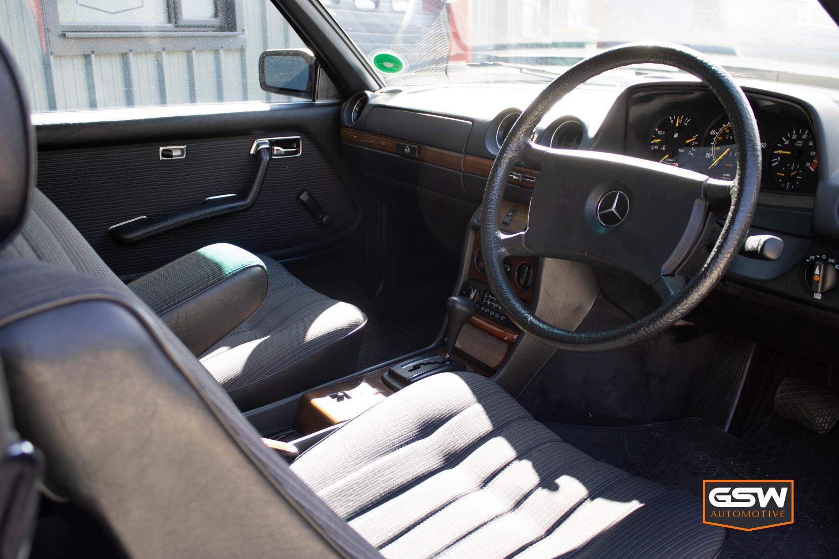 Mercedes-Benz 230 2.3 CE Coupe (1977 - 1992)