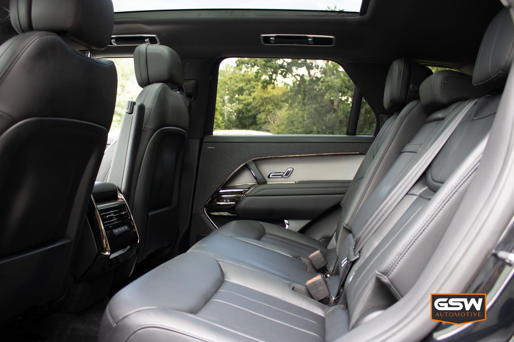 Land Rover Range Rover Sport 3.0 D300 MHEV Dynamic SE SUV 5dr Diesel Auto 4WD Euro 6 (s/s) (300 ps)