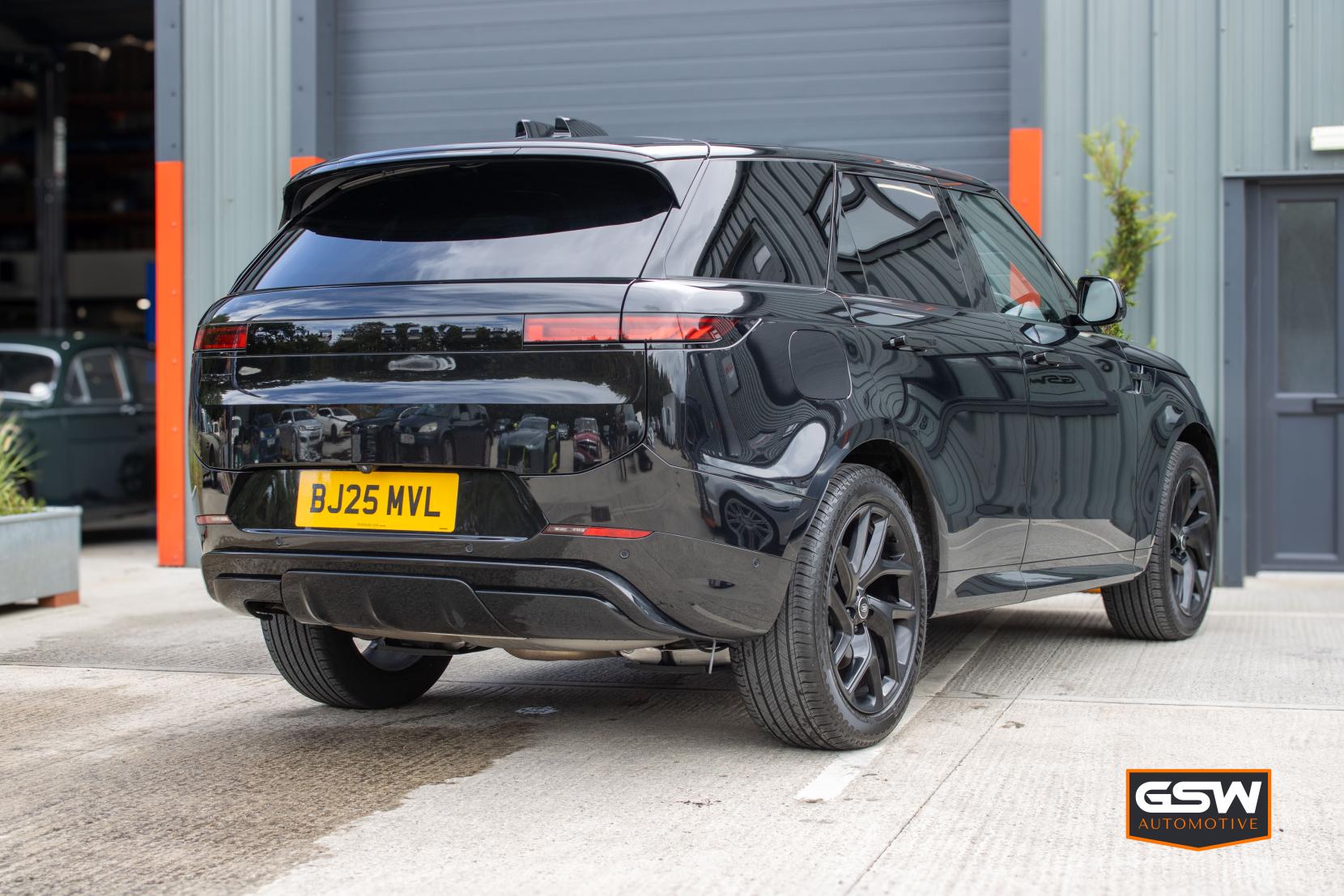 Land Rover Range Rover Sport 3.0 D300 MHEV Dynamic SE SUV 5dr Diesel Auto 4WD Euro 6 (s/s) (300 ps)
