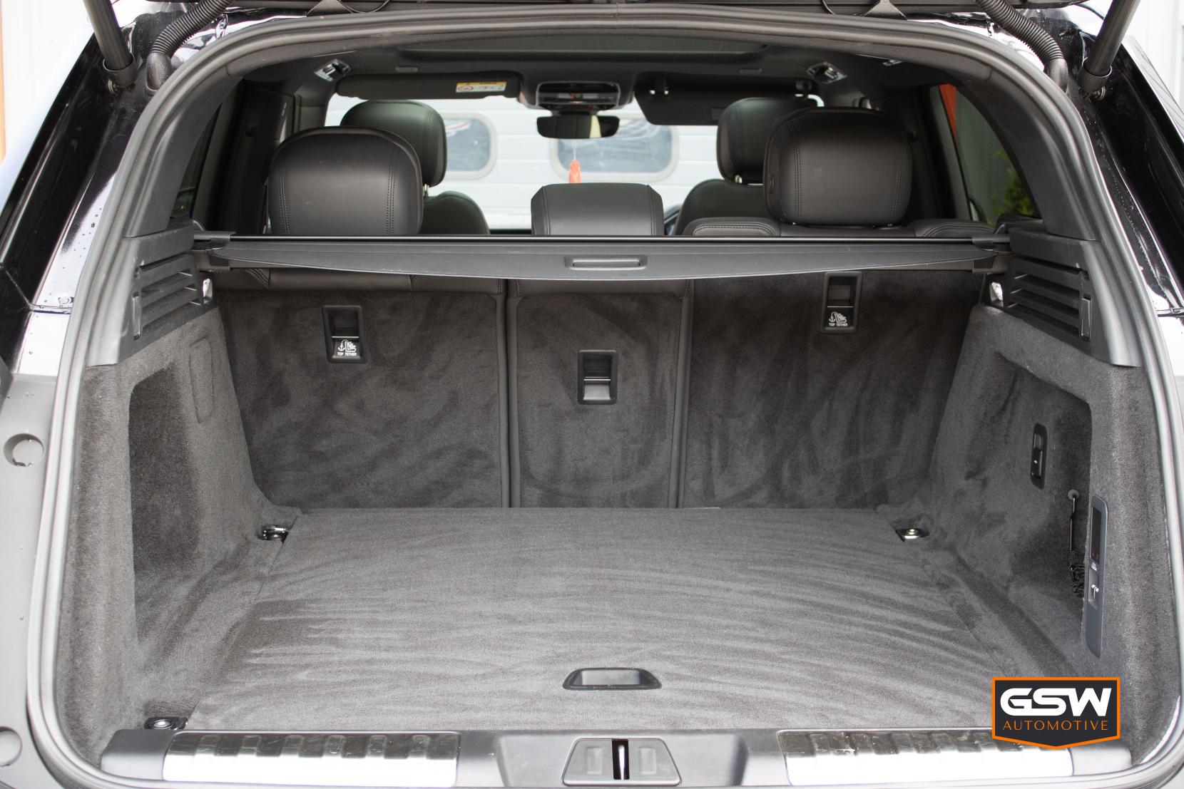Land Rover Range Rover Sport 3.0 D300 MHEV Dynamic SE SUV 5dr Diesel Auto 4WD Euro 6 (s/s) (300 ps)