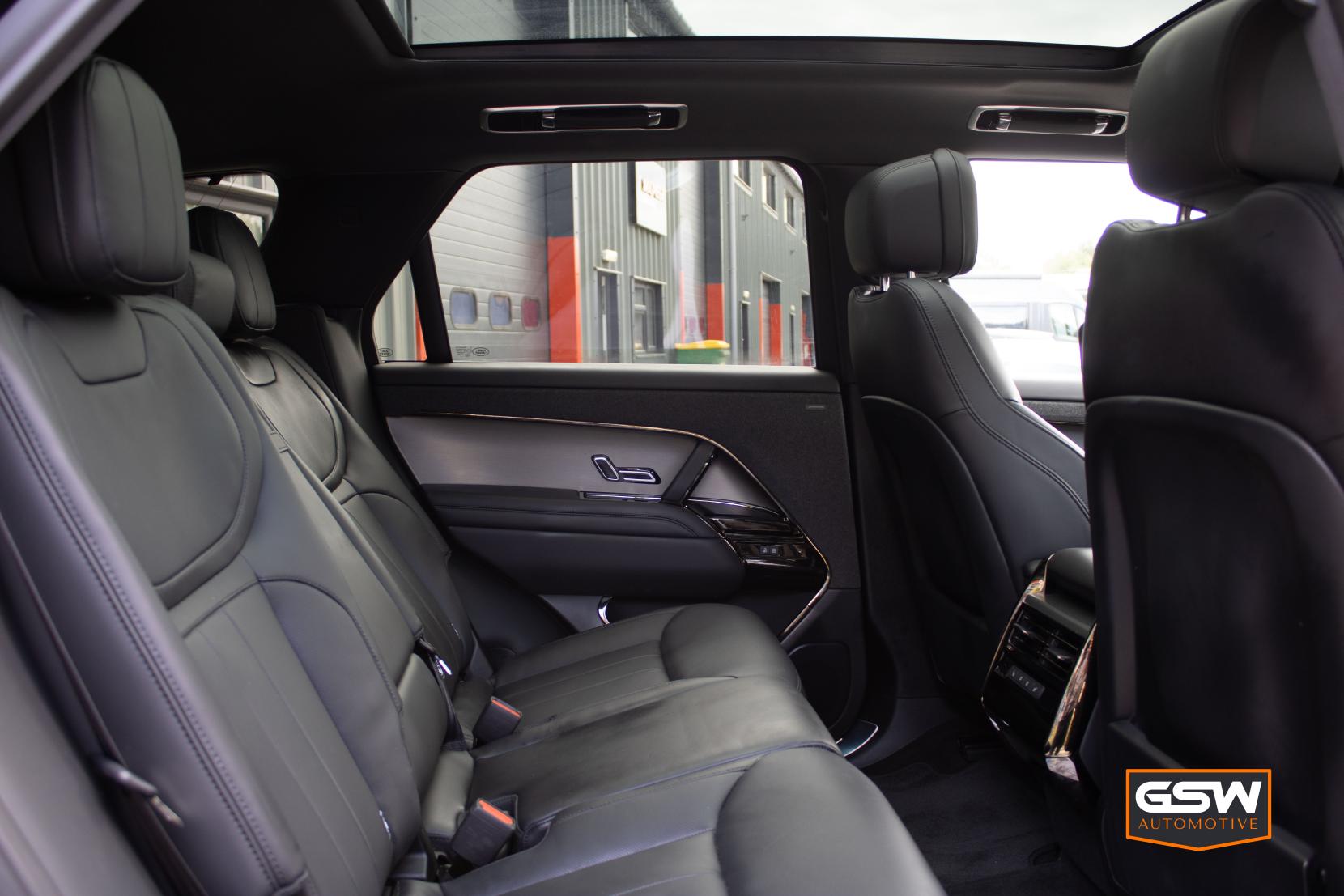 Land Rover Range Rover Sport 3.0 D300 MHEV Dynamic SE SUV 5dr Diesel Auto 4WD Euro 6 (s/s) (300 ps)
